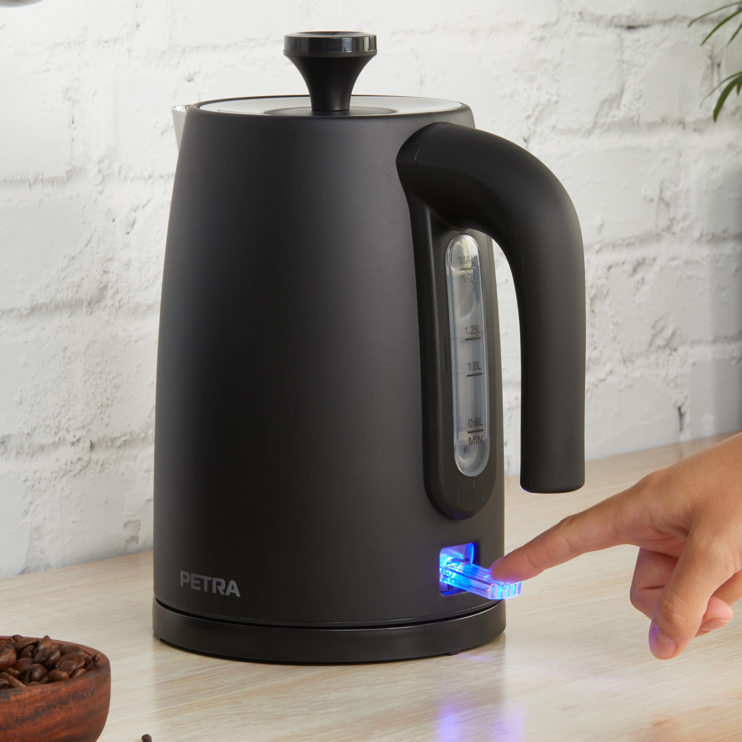 Petra PT5632MBLKVDE Bouilloire 1.7L électrique - ébullition rapide, sans BPA, base pivotante 360°, indicateur de niveau d'eau, filtre anticalcaire, capteur d'ébullition à sec, arrêt automatique, 3000W