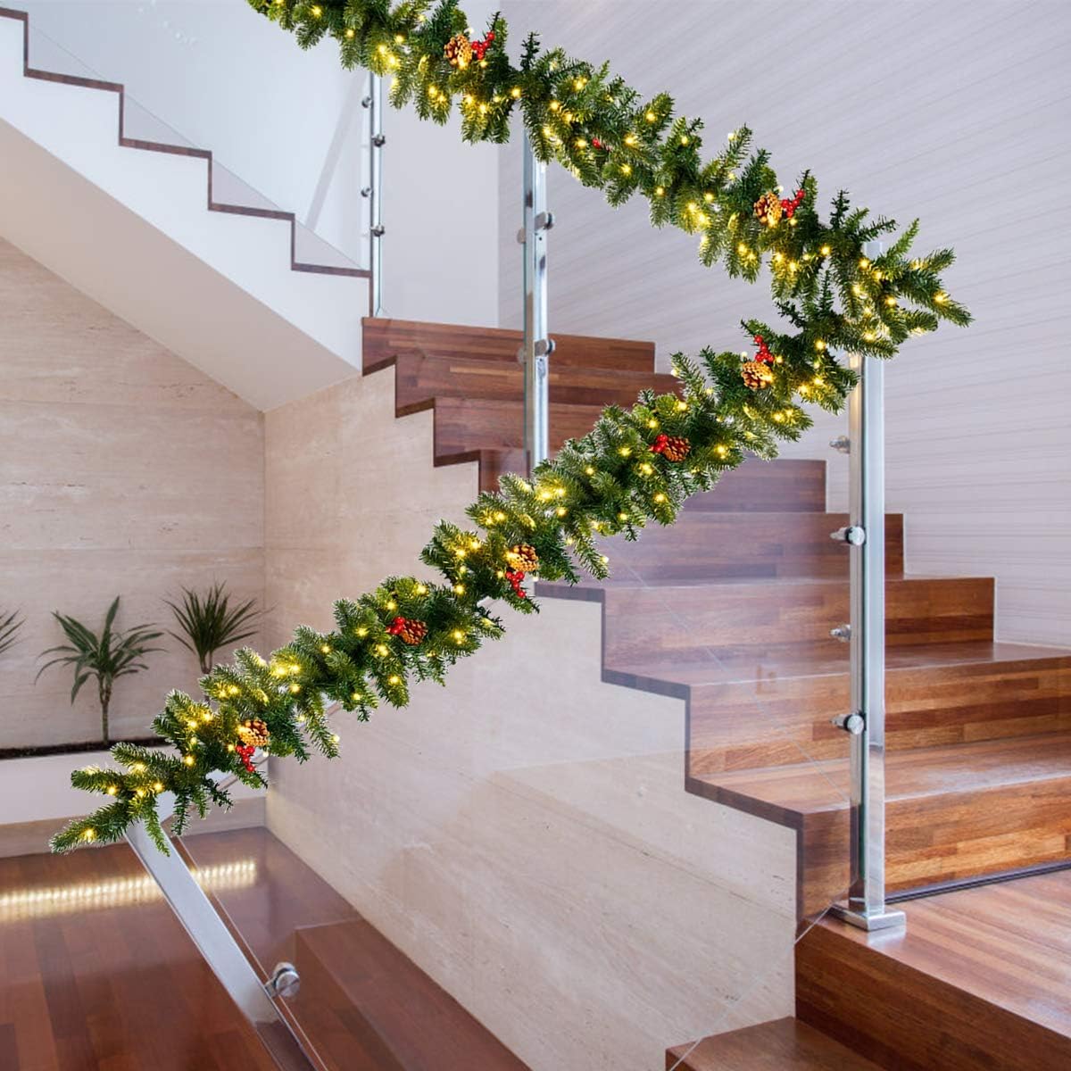 GYMAX Guirnalda de Navidad Decorativa de 270 cm con Función de Temporizador e Iluminación de 100 LED, Guirnalda de Abeto Artificial con Bayas Rojas y Piñas, para Puerta, Ventana, Chimenea, Escaleras