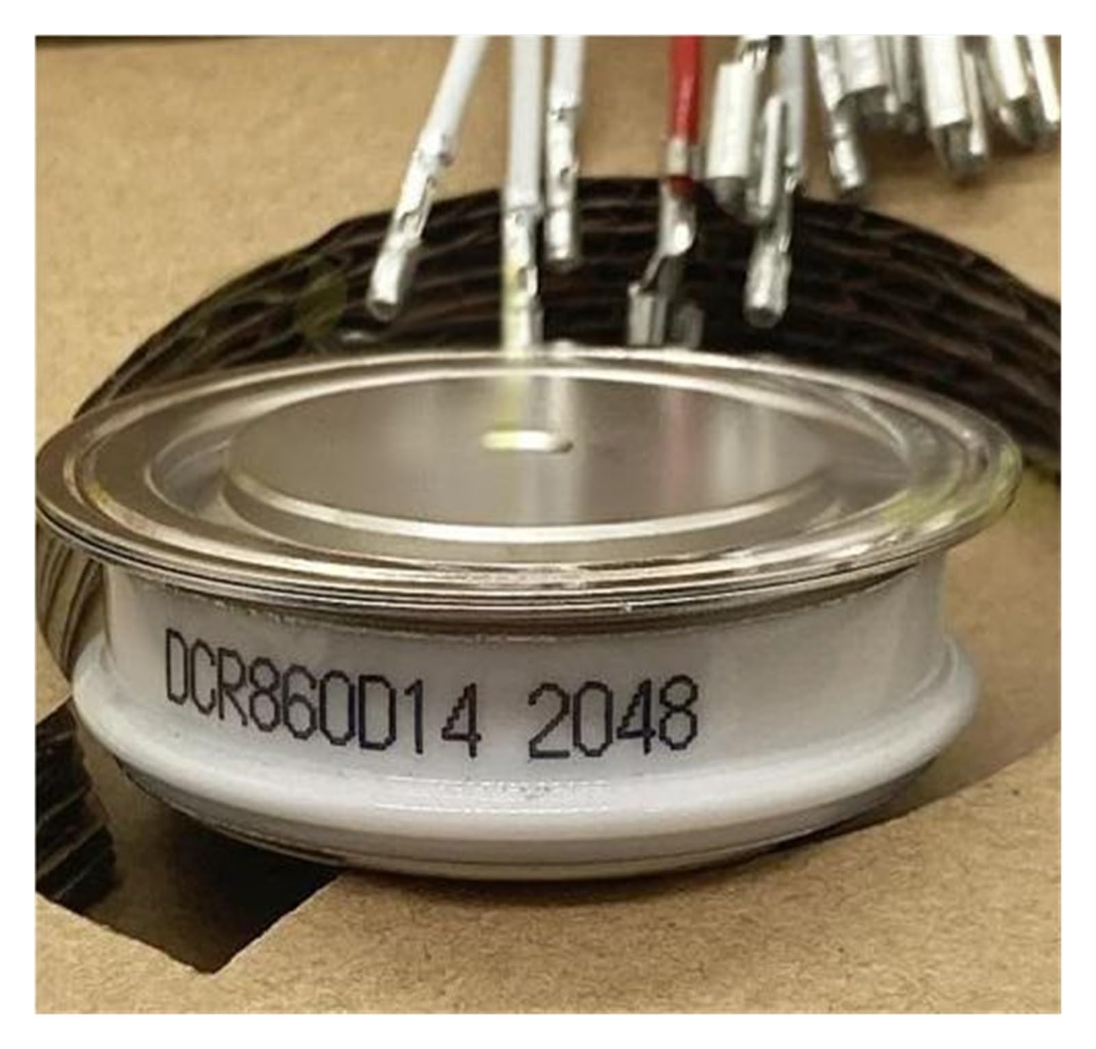 Thyristor T1509N18TOF évitez les pannes électriques de vos machines industrielles