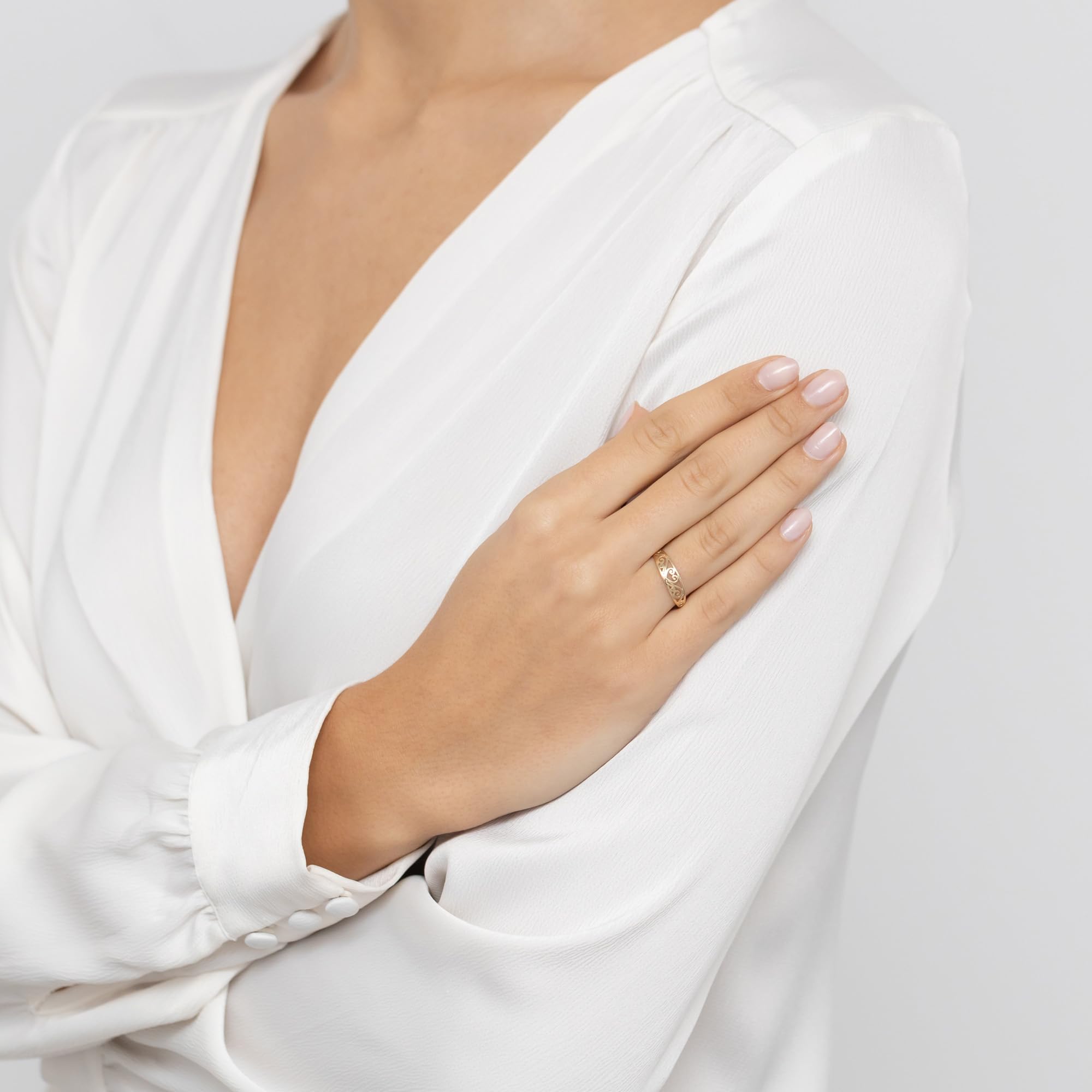MARKO Goldring Damen 333 Echtgold – 8 Karat Gelbgold Ring mit Herzmotiv, romantischer Damenring, Goldschmuck Geschenk für Frauen