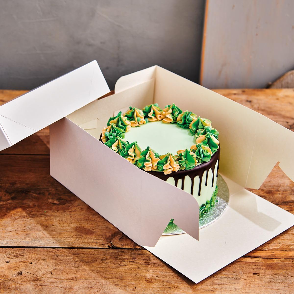 FunCakes Cake Box White: Cartone per Torte con Coperchio Separato per Dolci e Torte, Contenitore per Torte in Cartone Resistente, Riutilizzabile - 25x25x20 cm pk/25