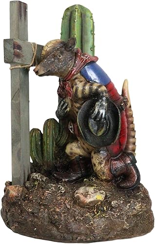 Ebros Gift Rústico vaquero armadillo occidental por Saguaro Cactus arrodillado al pie de la cruz rugosa figura de oración Viejo Mundo Wild West