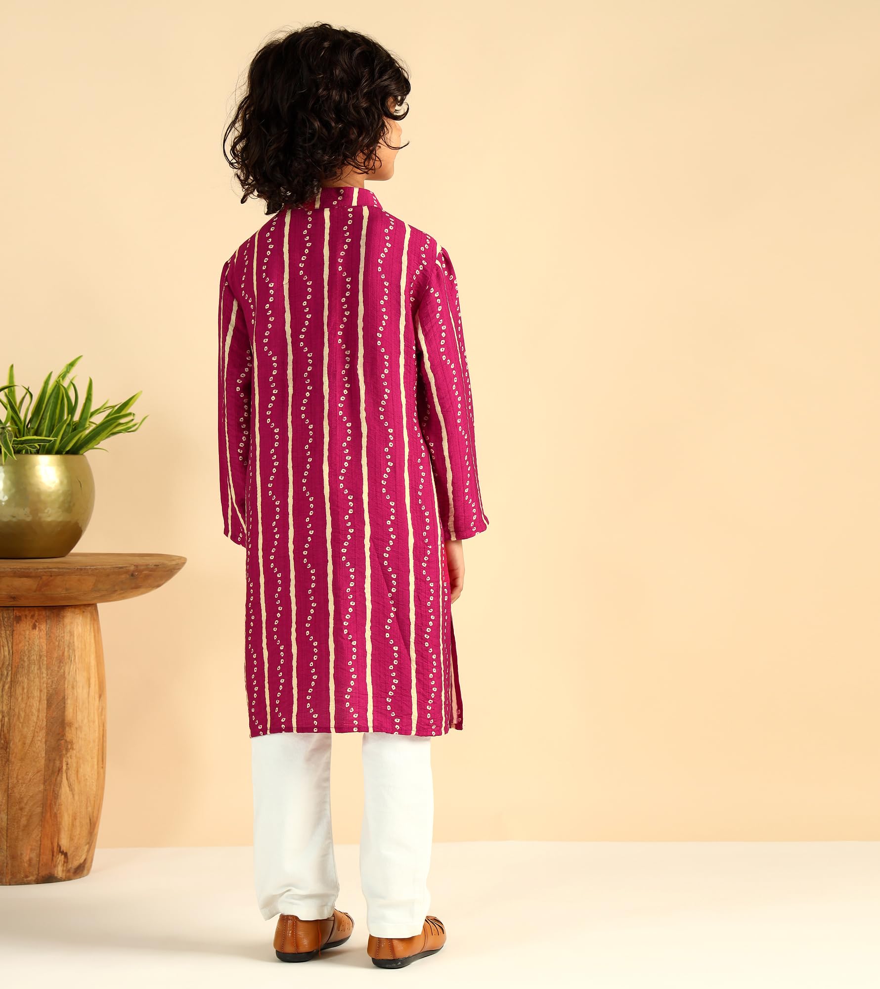Bugandbees Boys Bhandhani Print Nylon Knee Length Kurta|Full Sleeve|Mandarin Collar|Kids Clothes for Boys Dress 10-11 Years Ethnic Wear|Fancy Dress|One Piece(BBKUB00000335_10-11Y_Magenta) 3