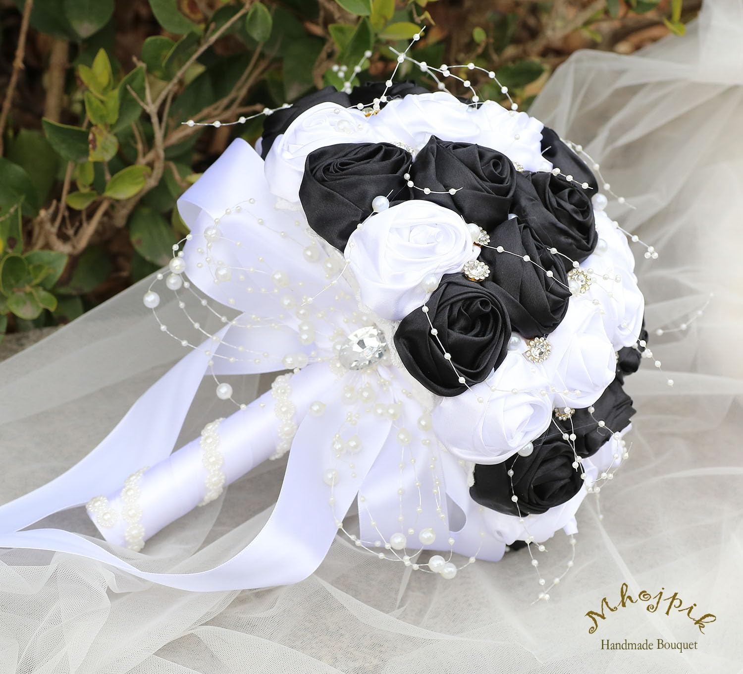 Bouquet da sposa con spilla rotonda e luccicante, bouquet di rose artificiali, per sposa, damigella d'onore, matrimonio, Quinceanera (bianco e nero, 19,1 cm)
