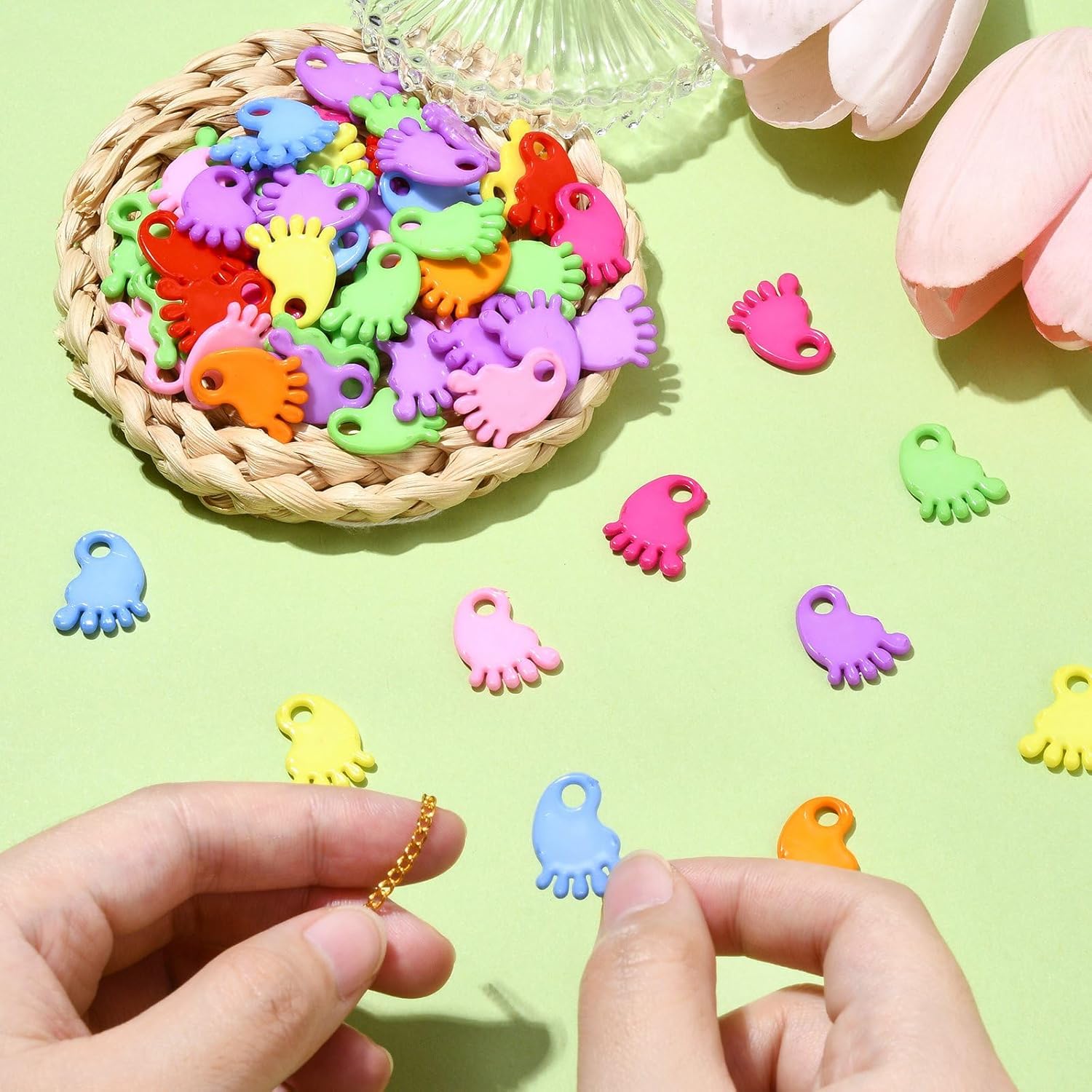 DanLingJewelry 1200pcs Craft Supplies Baby Feet Charms Colorful Acrylic Baby Foot print Charms for Jewelry Making DIY Party Decoration