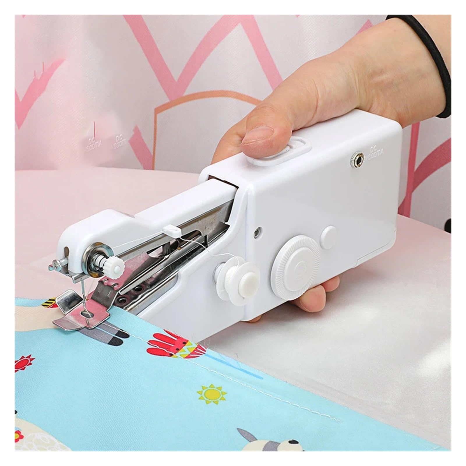 Macchina da cucire manuale portatile Artigianato Piedino domestico Senza corda Abbigliamento Arti Fai te Costruisci rapidamente casa(White D)