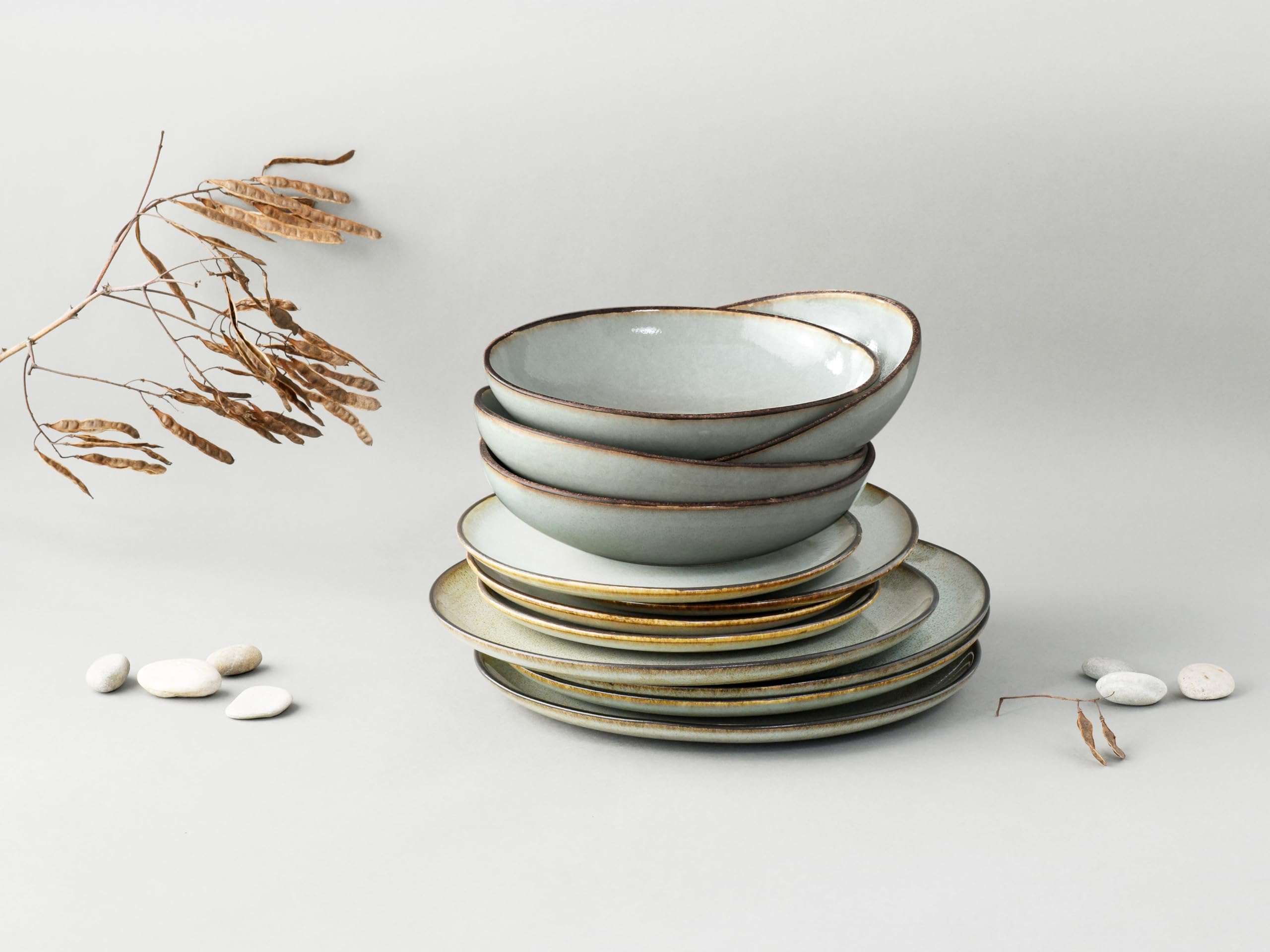 CreaTable, 14438, Serie Stone Town Grey, 12-teiliges Geschirrset für 4 Personen, Teller Set aus Steinzeug, spülmaschinen- und mikrowellengeeignet, Made in Europe