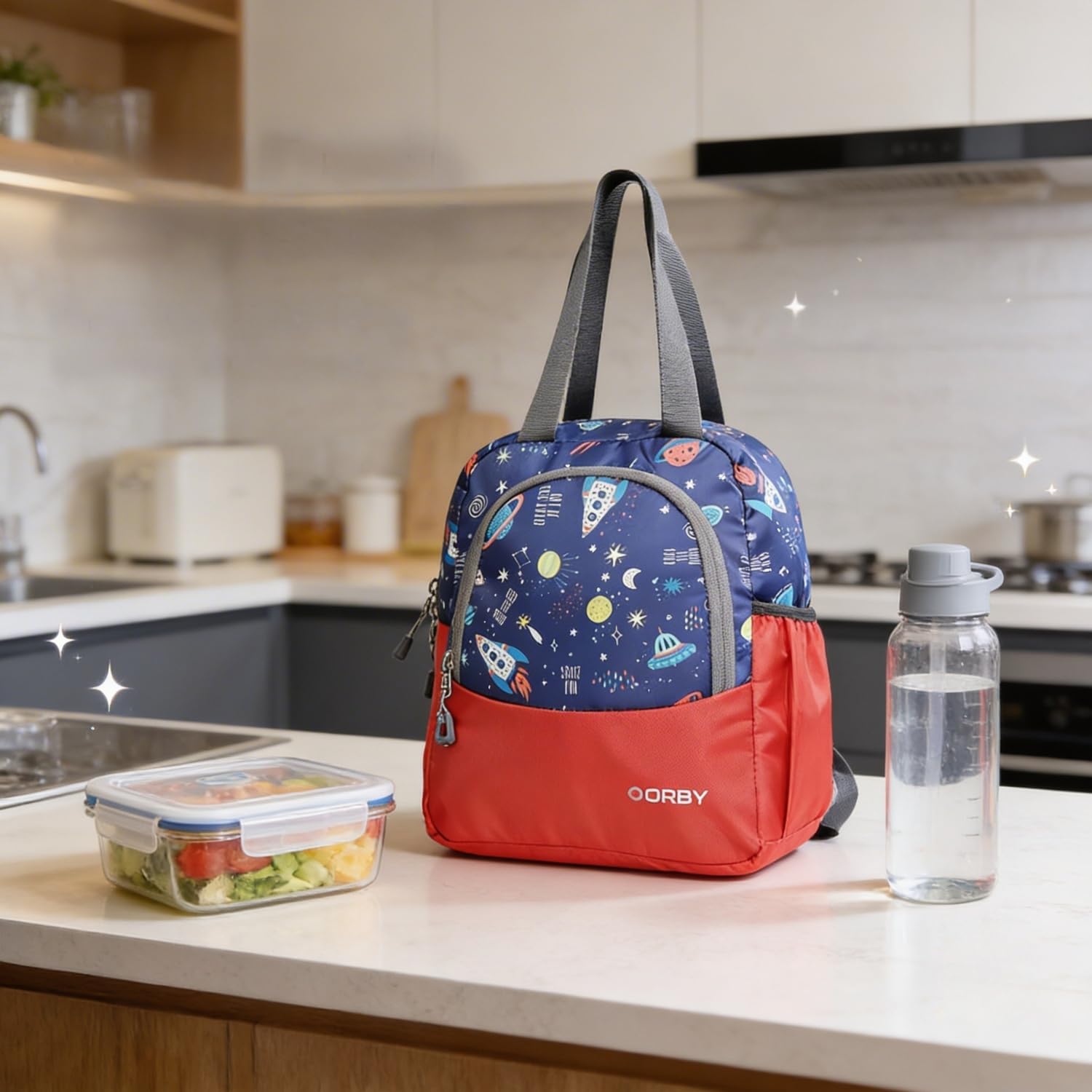 ORBY Lunch Bag Rocket Planet Red | Water-Repellent Durable Fabric | Tiffin Bag with Bottle Holder & Front Pocket | Strong Zipper & Spacious Meal Storage (Rocket and Planet Pattern, Red)-image-10