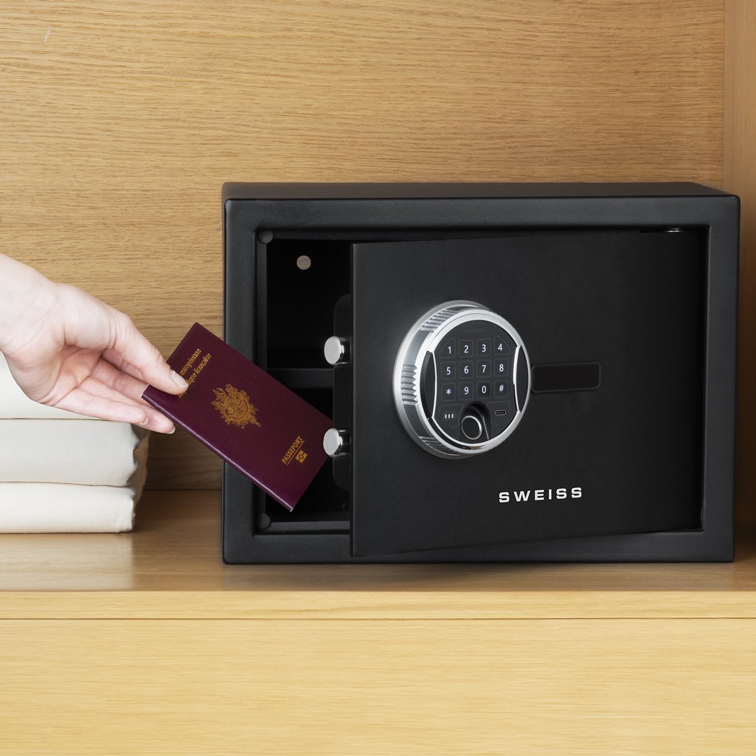 SWEISS Coffre-Fort Électronique - Empreintes Digitales, Clés & Code, SXT6820-8L, Sécurité 3 en 1, Acier Renforcé, Affichage Digital, Éclairage LED, USB Type-C, 2 Clés de Secours – Noir