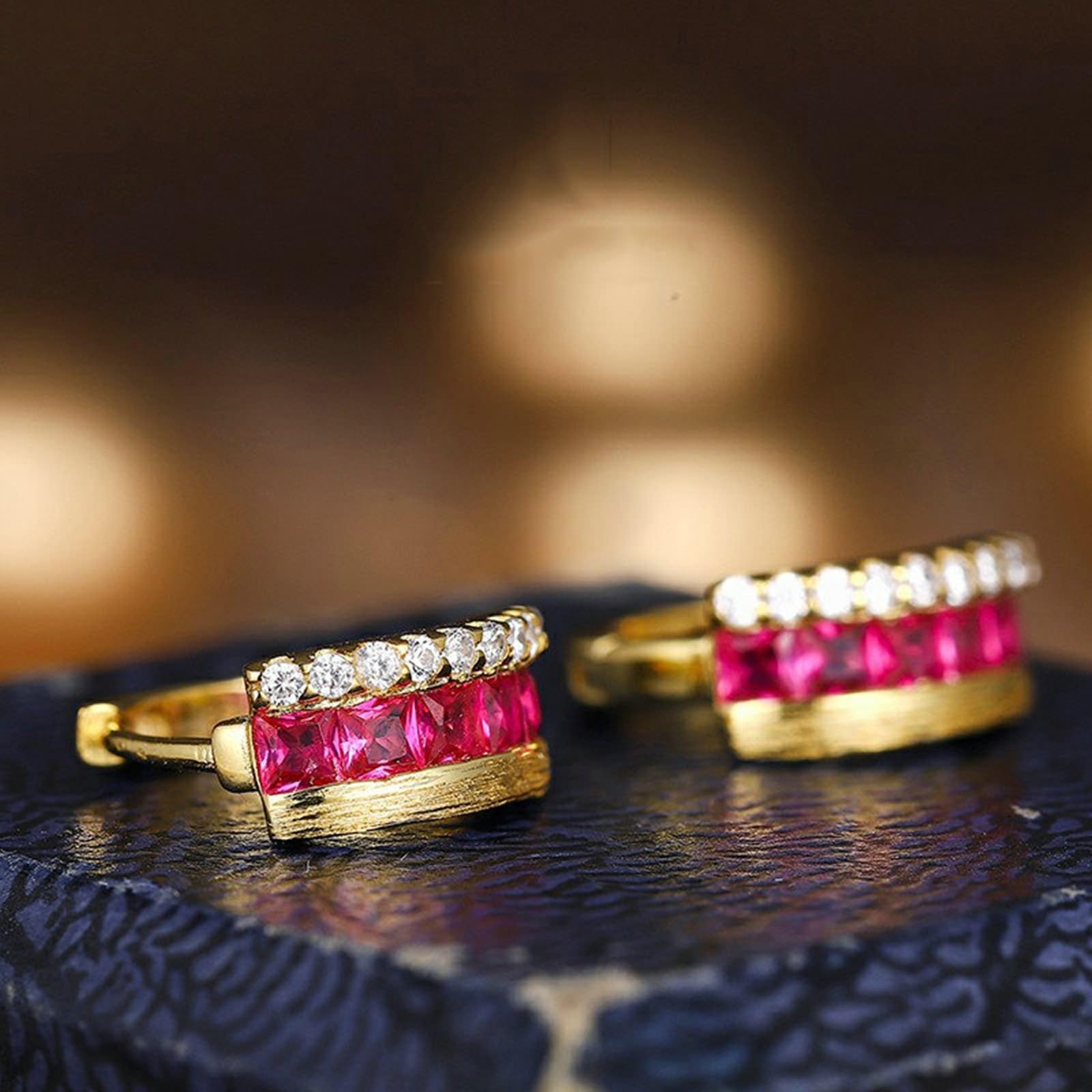 KnSam Pendientes de aro de oro 750 de 18 quilates, 0,6 ct creados en laboratorio de rubí, Navidad, corte princesa, rojo, joyas de oro auténtico para mujer con moissanita, oro amarillo de 18 quilates
