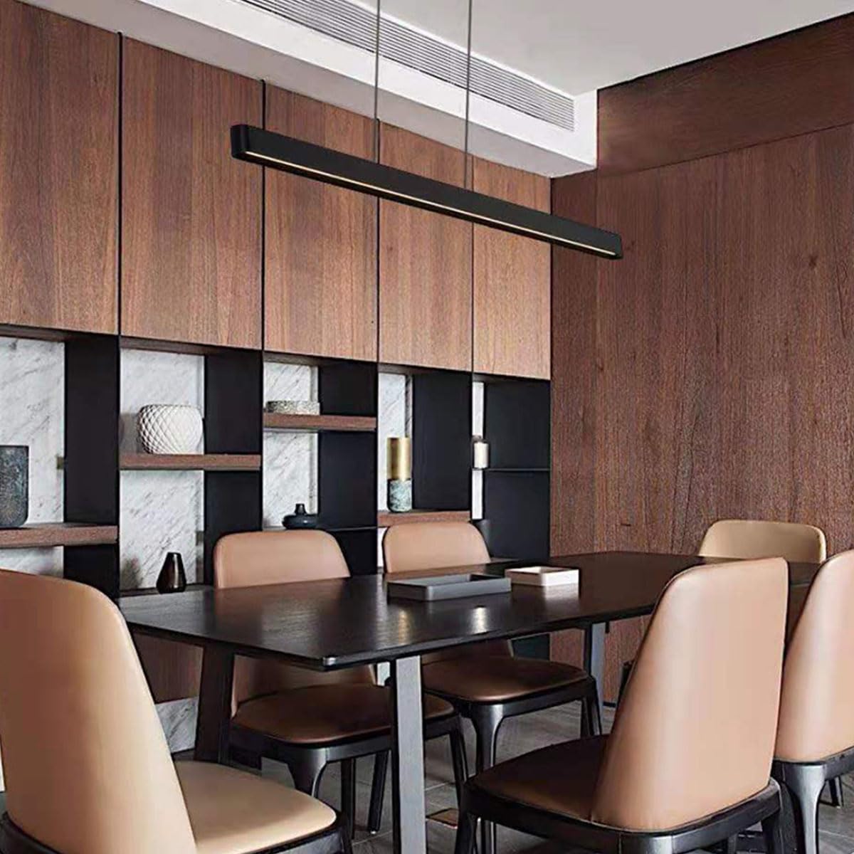 Lampada a sospensione moderna a LED dimmerabile nera lunga striscia lampada a sospensione da tavolo da pranzo con telecomando Nuovo design lineare lampada a sospensione regolabile in altezza per