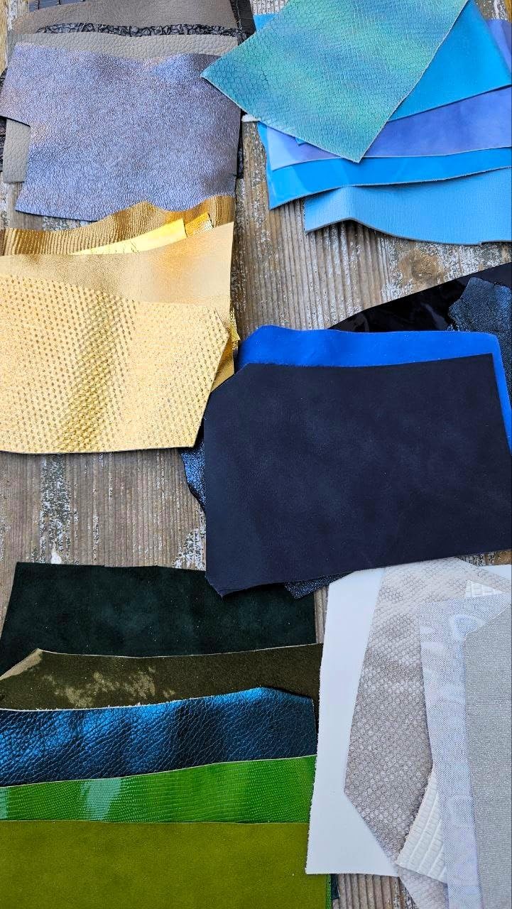 LA GARZARARA - 75 découpes de cuir en 15 nuances différentes - Minimum 12 x 15 cm - Sélection aléatoire pour l'artisanat couture et les créations artisanales - 5 pièces par couleur - 75 pièces