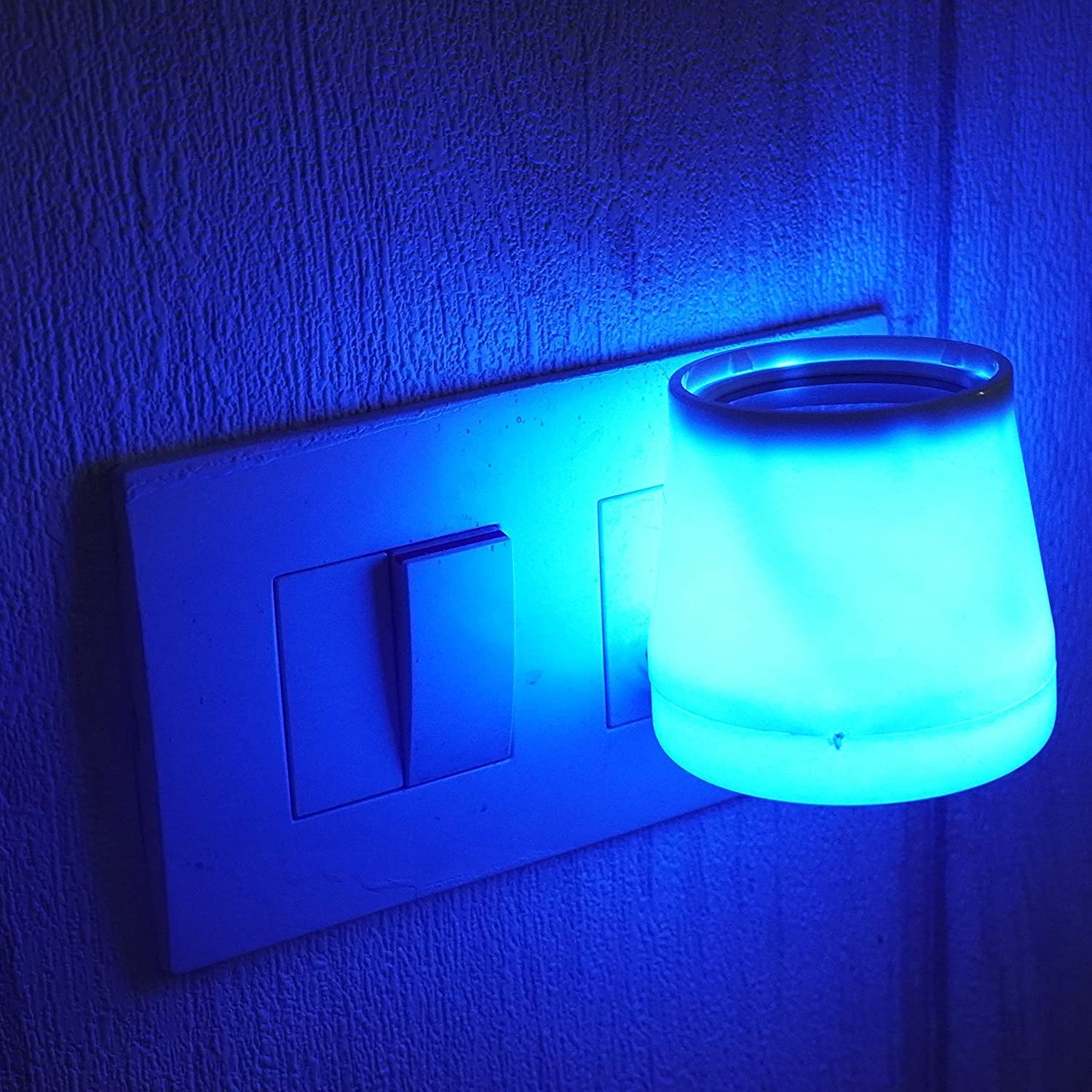 DRAMIQ® Beautiful Kapoor Dani Direct Plug-in/Aroma Diffuser Cum Night Lamp with Blue Light Essential Oil Diffuser Made in India Electrical Camphor Diffuser Auto-Heating (Plastic-Blue)