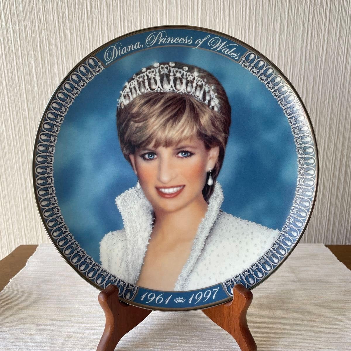 Amazon.co.jp: A tribute prince Diana ダイアナ妃 記念 皿 : おもちゃ