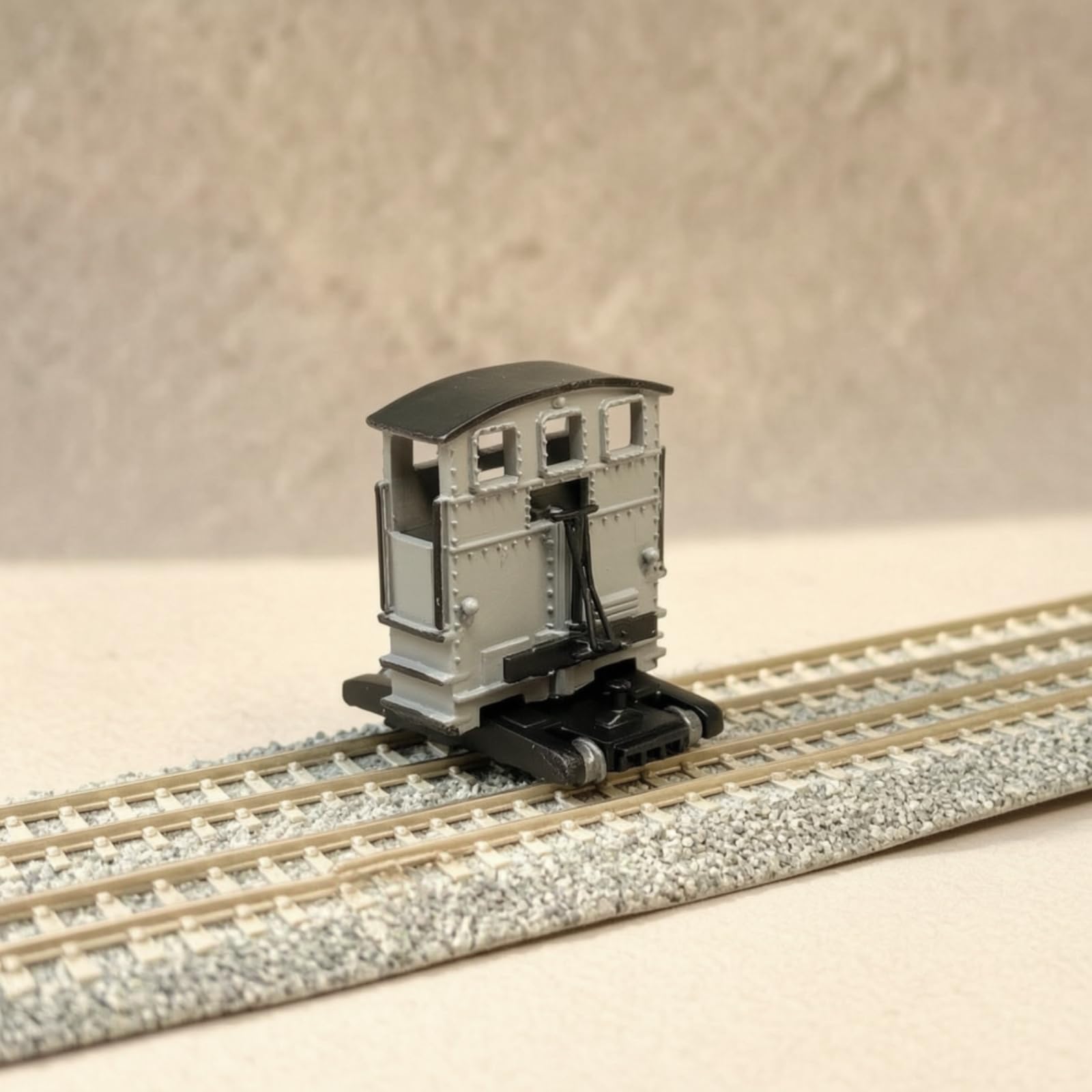 Harilla Réplique de Locomotive Statique Locomotive de Manœuvre Maquette Train Modèle Ho 1/87 en Plastique Aspect Dépôt Rail Non Motorisée Présentation de, Bleu, Jaune