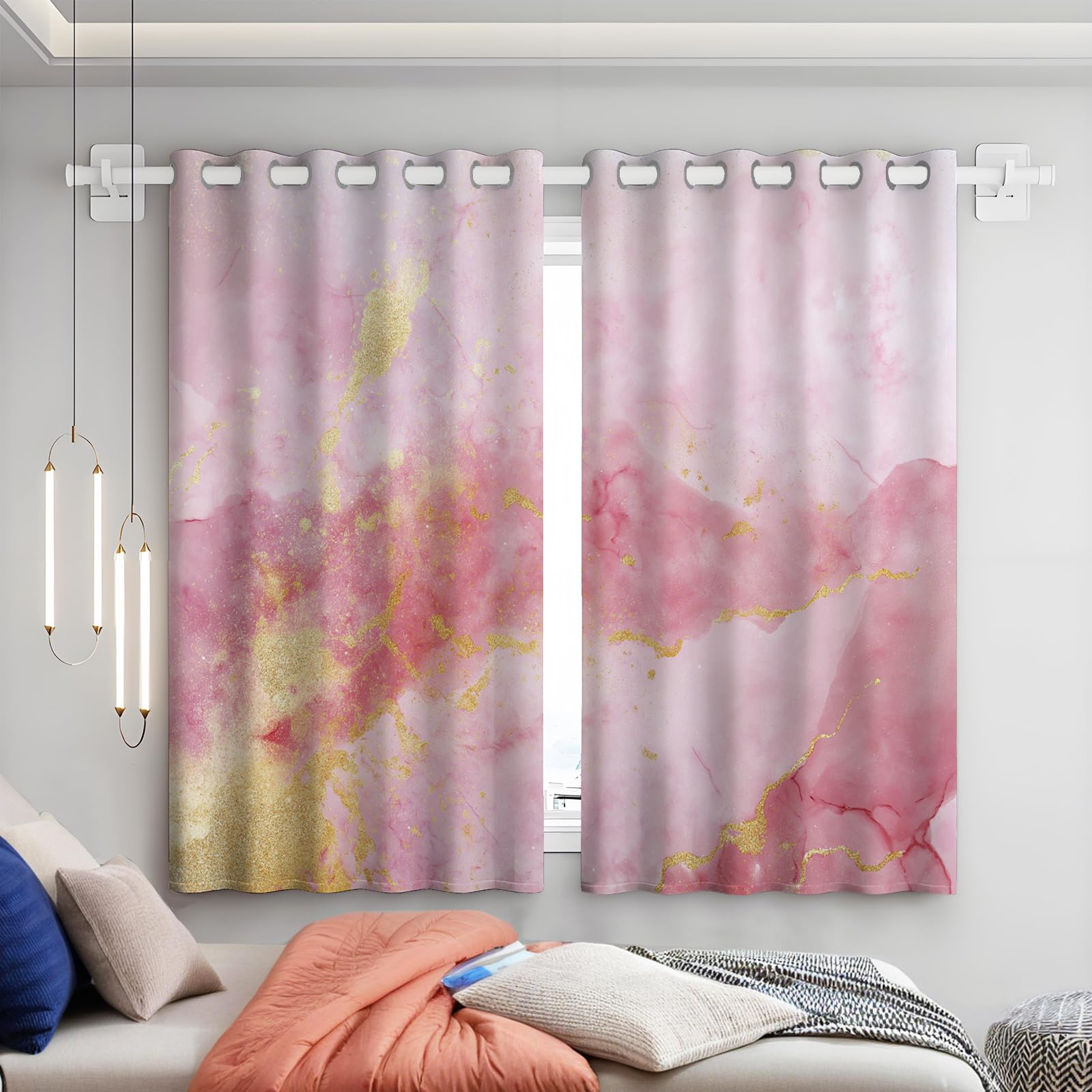 Rideau thermique rose bloquant la lumiere et le froid pour grand salon moderne