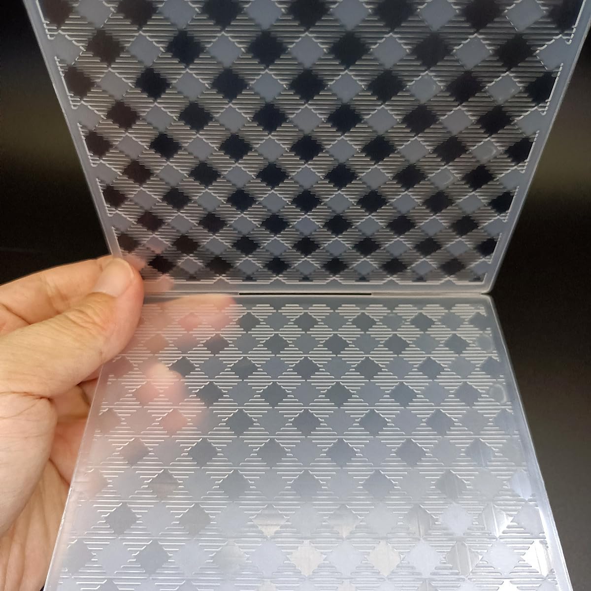 Geometric Grid Textured Impressions 3D Plastic Embossing Folders for Card Making DIY Scrapbooking Photo Album Card and Handmade Paper Craft Decor（5x7 Inch）