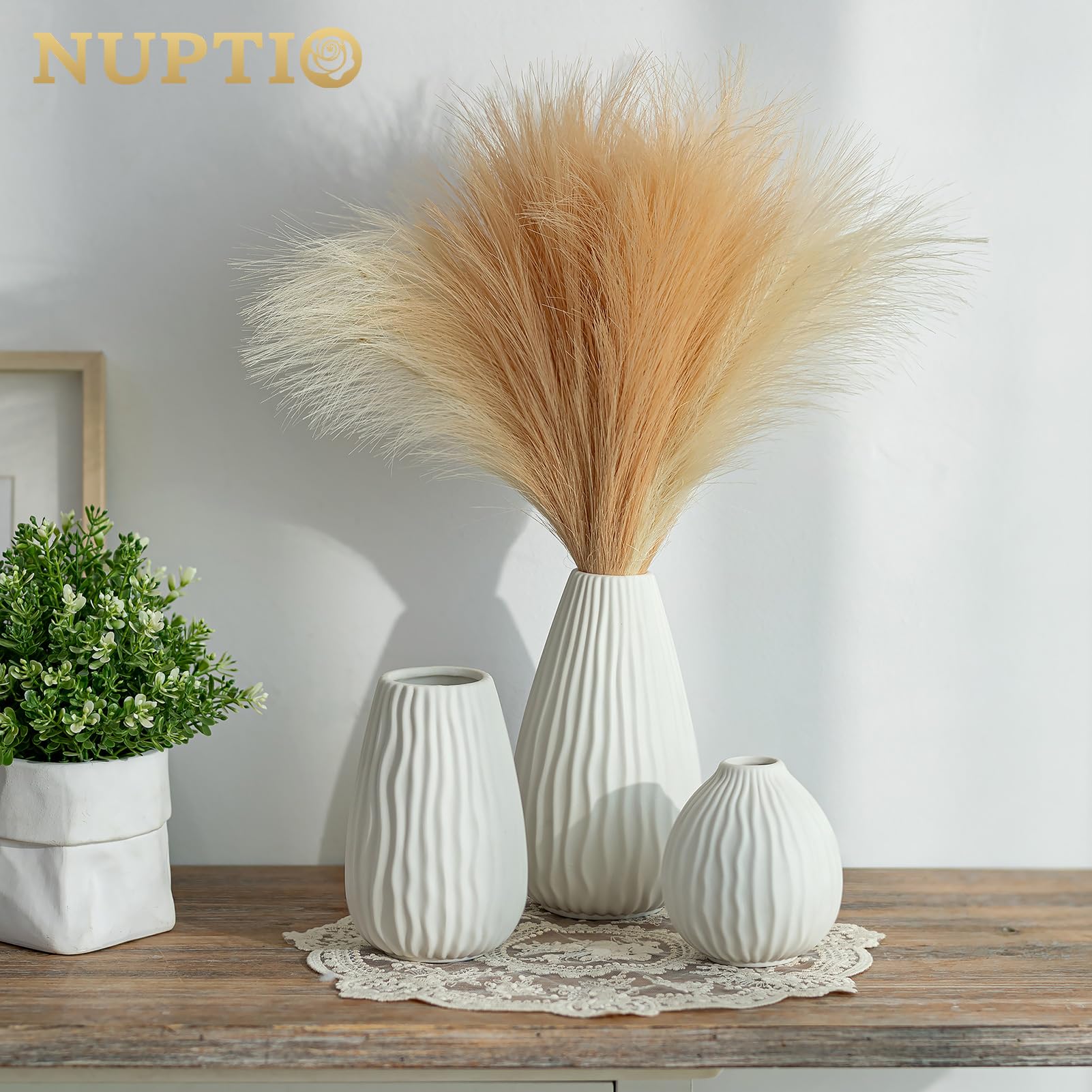 Vaso Rotondo con Buco - Vaso per Fiori e Decorazioni, per Salotto e Camera, in Ceramica, 21x17cm, Bianco