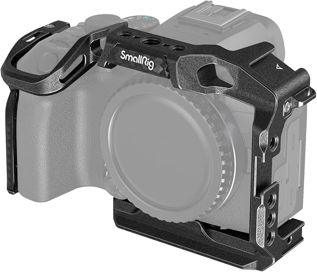 SMALLRIG R10 Cage z otworem gwintowanym 1/4"-20 i 3/8"-16, Cold Shoe, NATO Rail i płytka szybkowymienna, dokładnie dopasowana Camera Cage Vlog Rig dla Canon R10-4004
