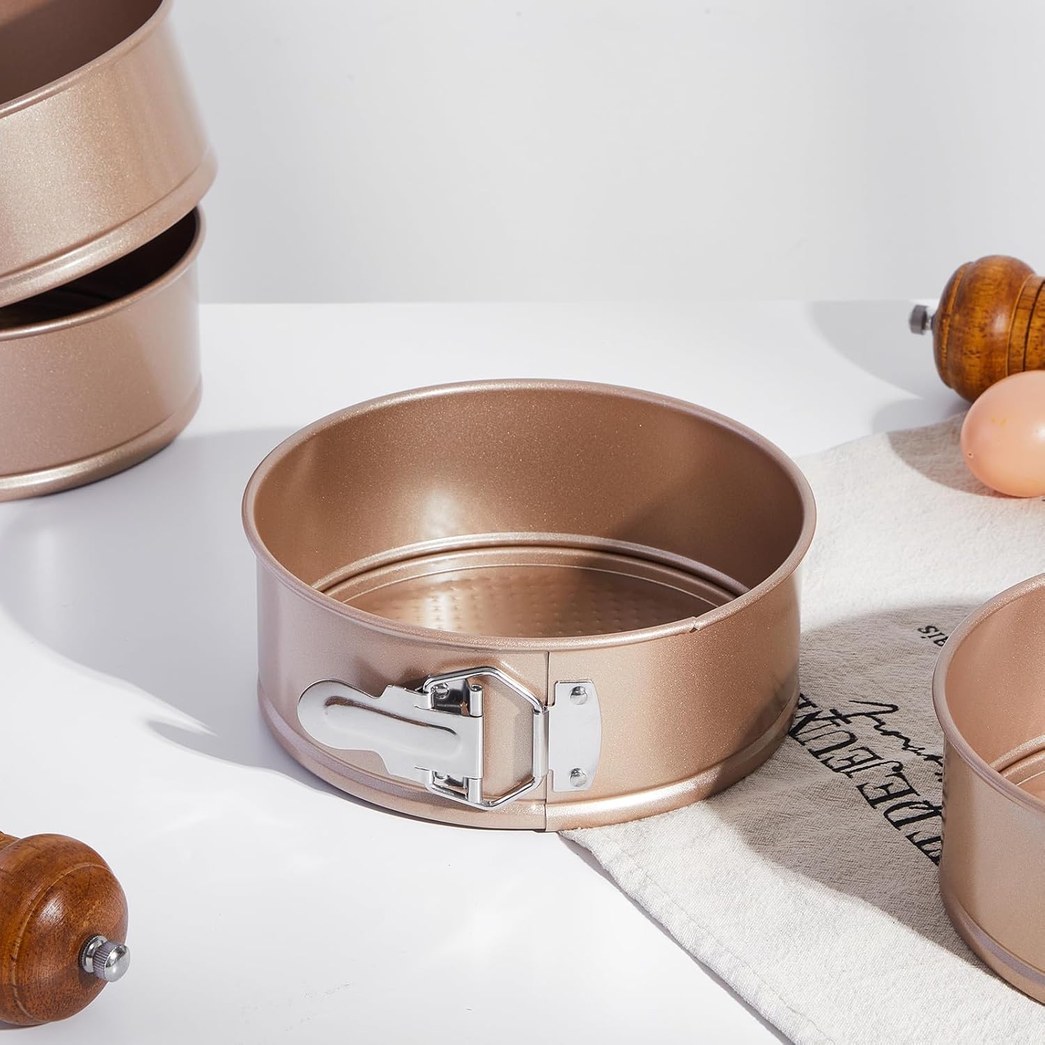 4 Pcs 7 Inch Non Stick Springform Pan with Removable Bottom Carbon Steel Round Springform Cheesecake Pan with Stainless Steel Spring Buckles for Baking Kitchens Restaurant(Champagne Gold)