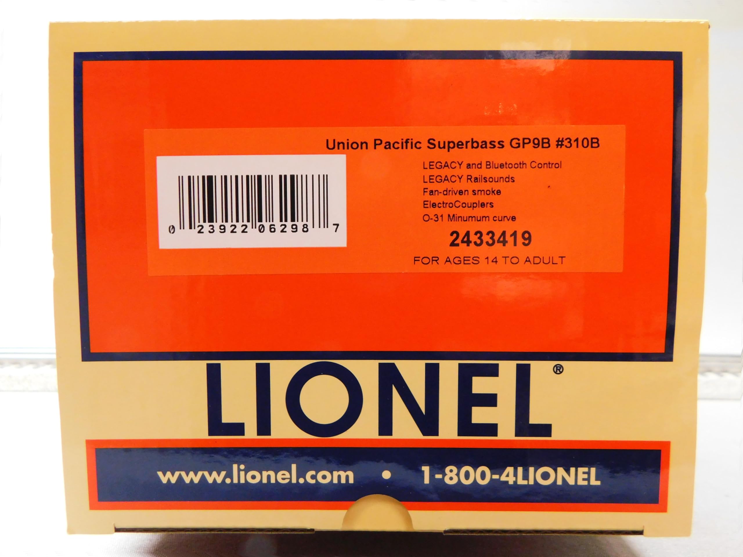 Lionel Union Pacific SUPERBASS Non-Powered GP9B O Gauge Diesel Engine 2433419