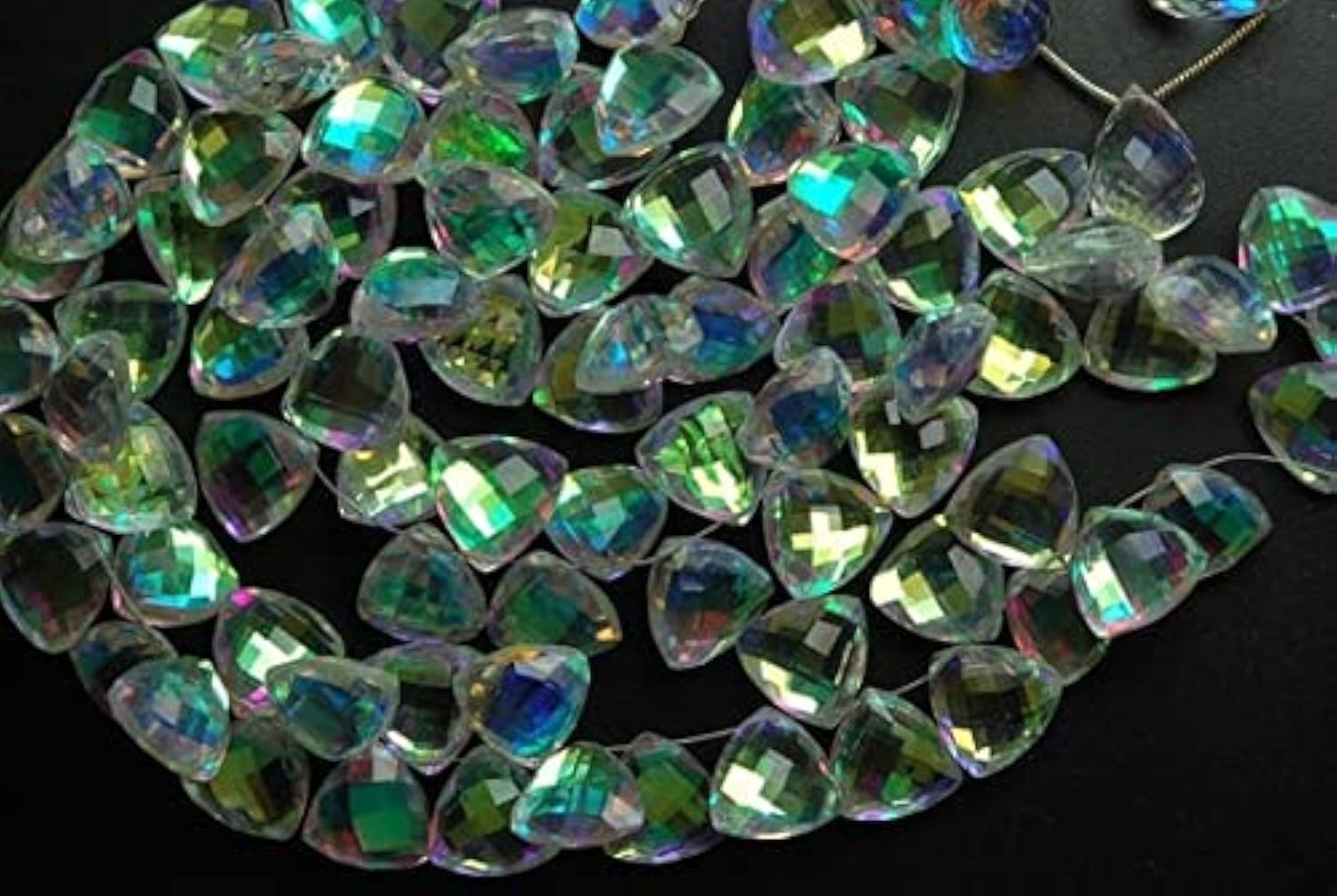 Quartz arc-en-ciel briolettes trillion 12mm pour parures de mariage