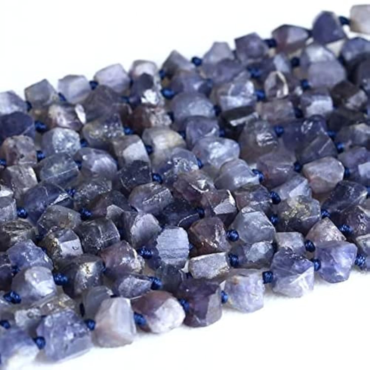 Iolite naturelle brute mate de 6-9mm pour donner du relief à vos colliers