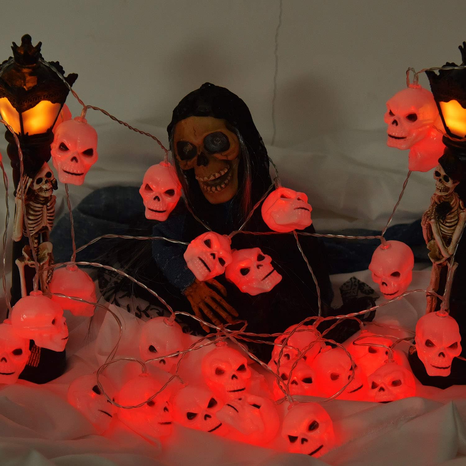 ILLUMINEW 30 LED Halloween Skull String Lights, Battery Operated 8 Modes Fairy Lights with Remote, 16.4ft Waterproof Halloween Decoration Lights for Outdoor Indoor Party (Red)