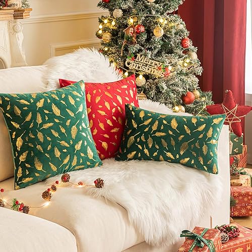 Miniatura 3 de AQOTHES Paquete de 2 fundas de almohada decorativas de Navidad verde oscuro de 18 x 18 pulgadas con hojas de plumas doradas, almohadas cuadradas de
