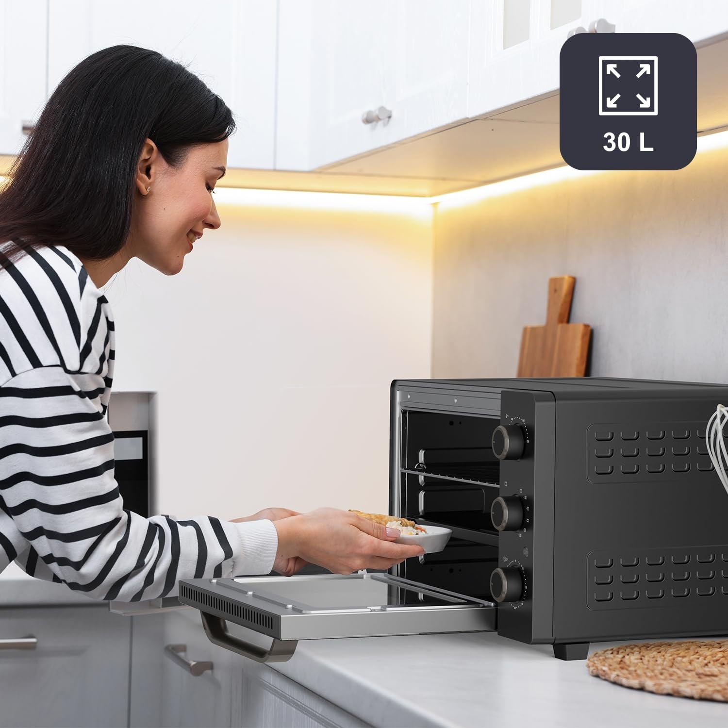 Black+Decker – Horno de sobremesa eléctrico BXOV3000E | 1500W | 30L | Grill | Superior | Convección | Timer 90 min | STAY ON | Doble cristal | Luz interior | Bandeja recogemigas | Rustidor