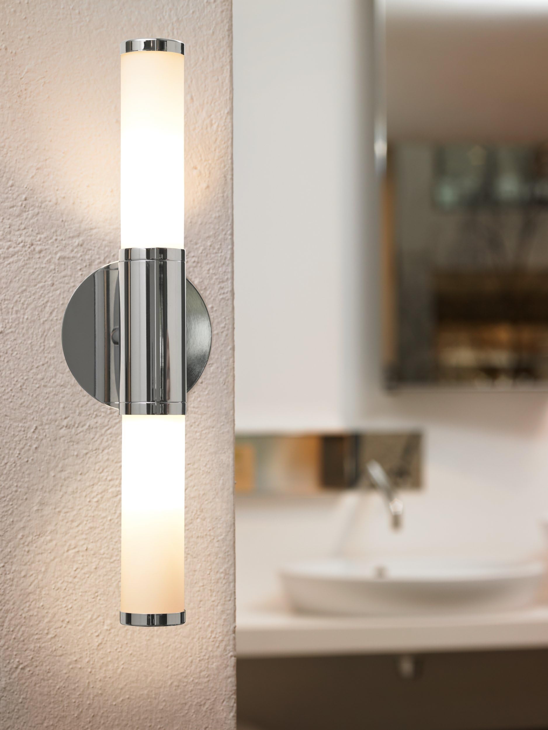 EGLO Wandlampe Palmera, 2 flammige Spiegelleuchte, Wandleuchte aus Metall und opal-mattem Glas, Badezimmer Lampe in Chrom, Weiß, Feuchtraumleuchte, IP44, E14 (Packung mit 2)