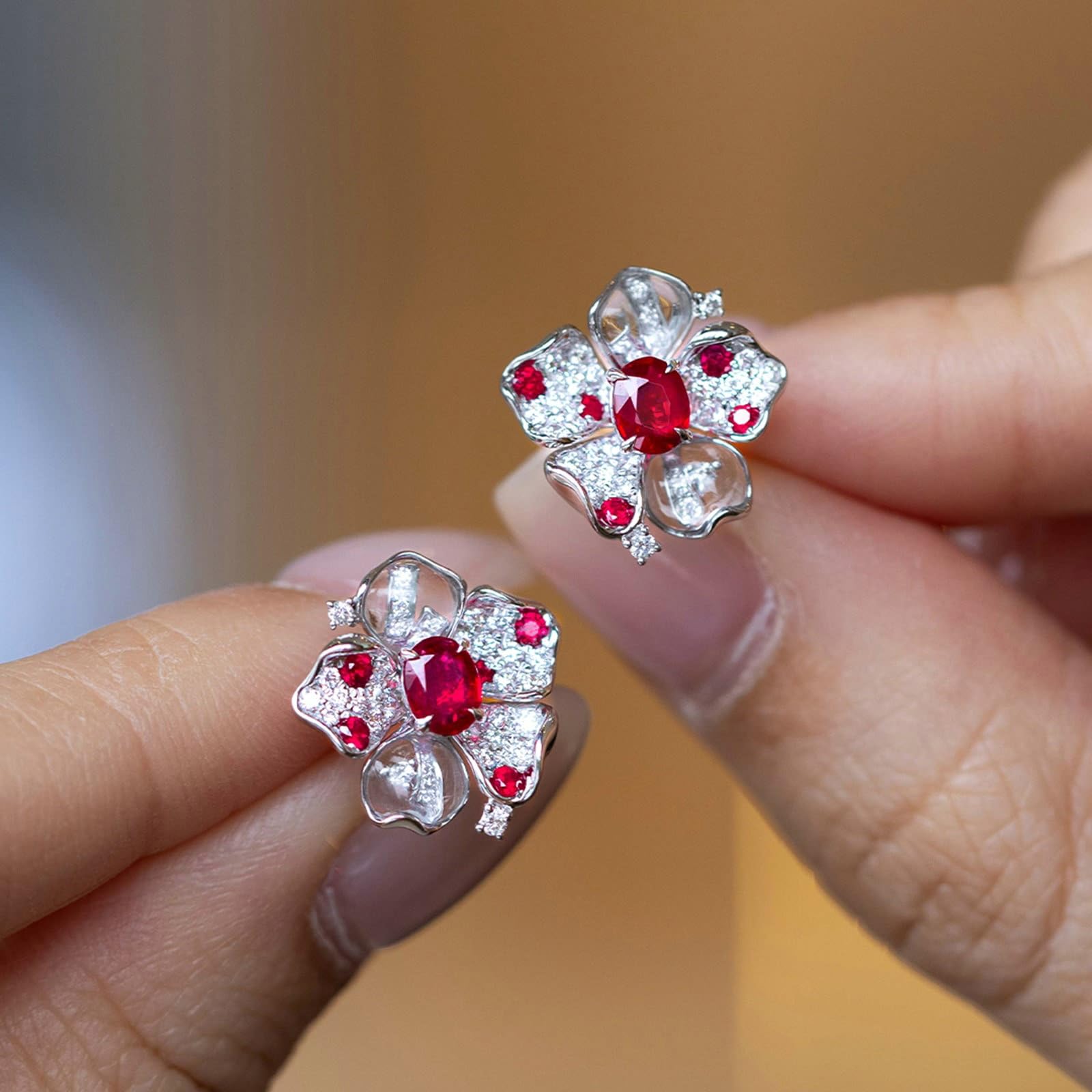 KnSam Pendientes de oro blanco de 9 K/14 K/18 K, joyas auténticas, 0,75 quilates, rubí, pendientes de Navidad con flores ovaladas rojas, joyas para mujer con moissanite Au750/585/375 oro