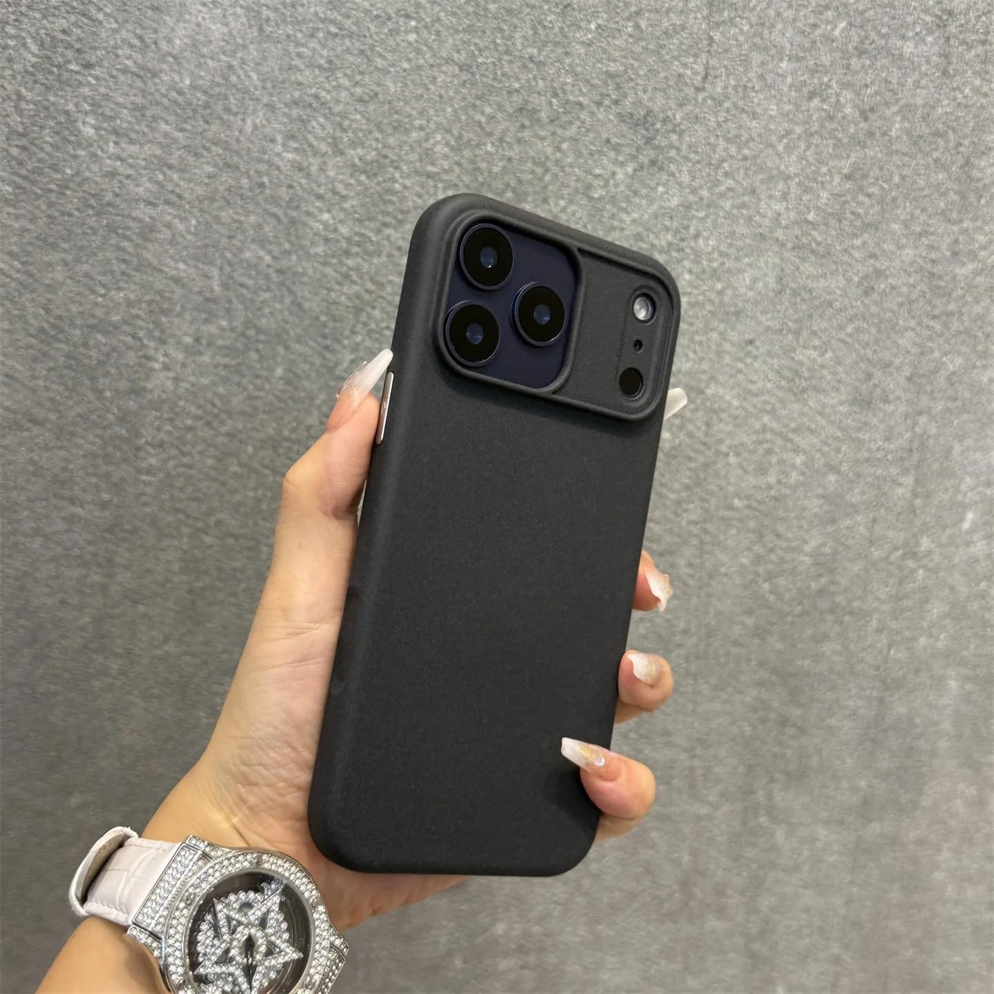 Coque iPhone 15 Pro Max magnétique au design mat et commandes intégrées