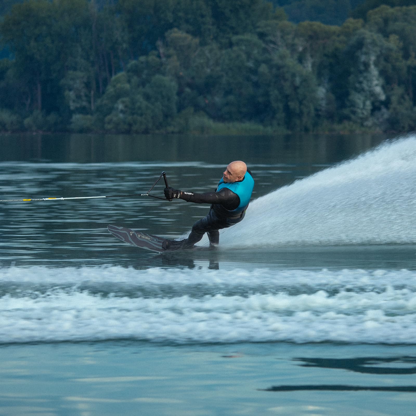MESLE Mono Wasserski Freecarve, Slalomski bis 120 kg, Tunnel Mono-Wasserski für Anfänger bis ambitionierte Slalom-Fahrer, mit Aluminium Finne, Kinder Jugendliche Erwachsene