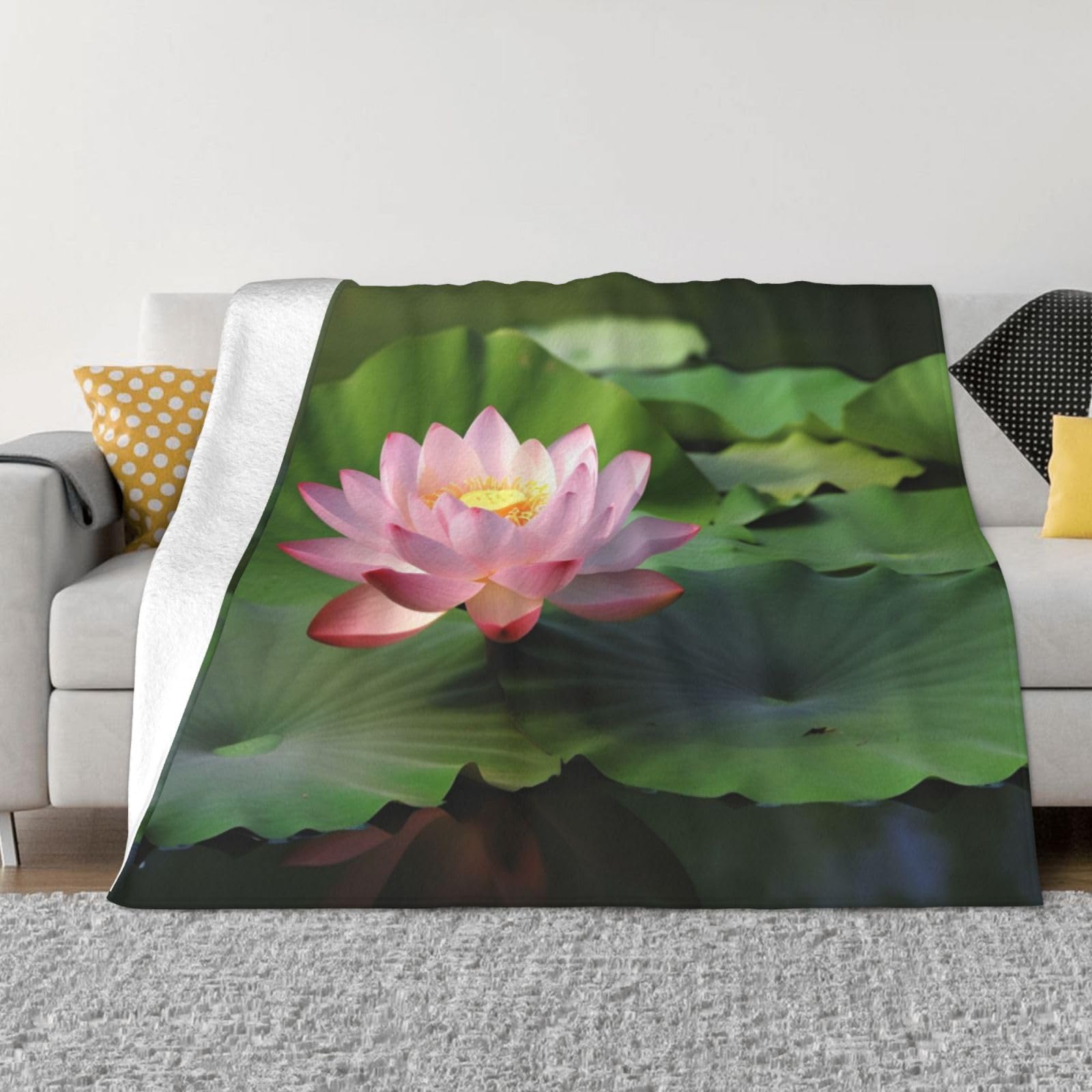 Couverture en micro-polaire florale pour vos soirées cocooning sur le canapé