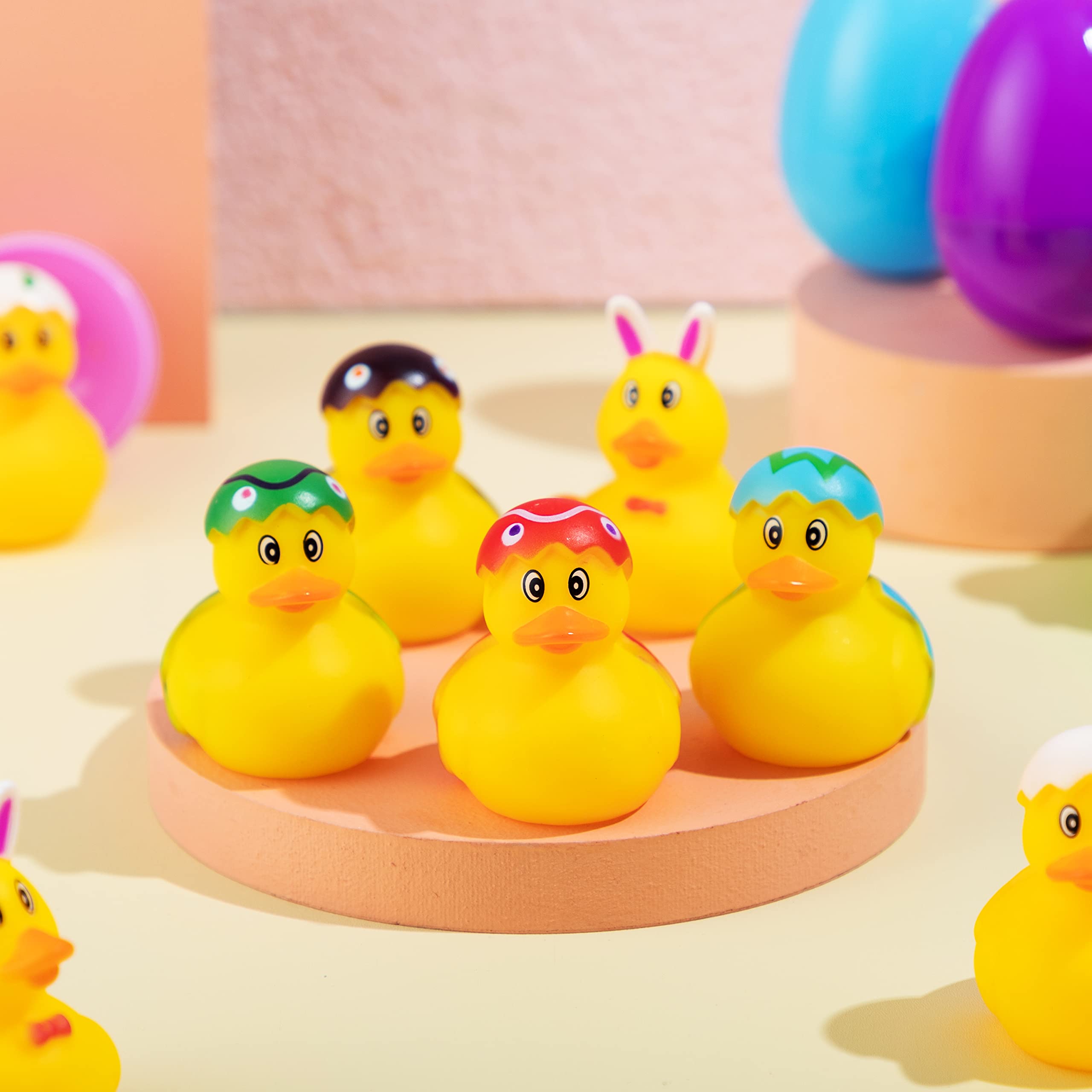 JOYIN 12 pezzi di uova plastica di Pasqua preriempite con giocattoli morbidi a tema di parperelle di gomma divertente schizzo per bagno per Pasqua bomboniere
