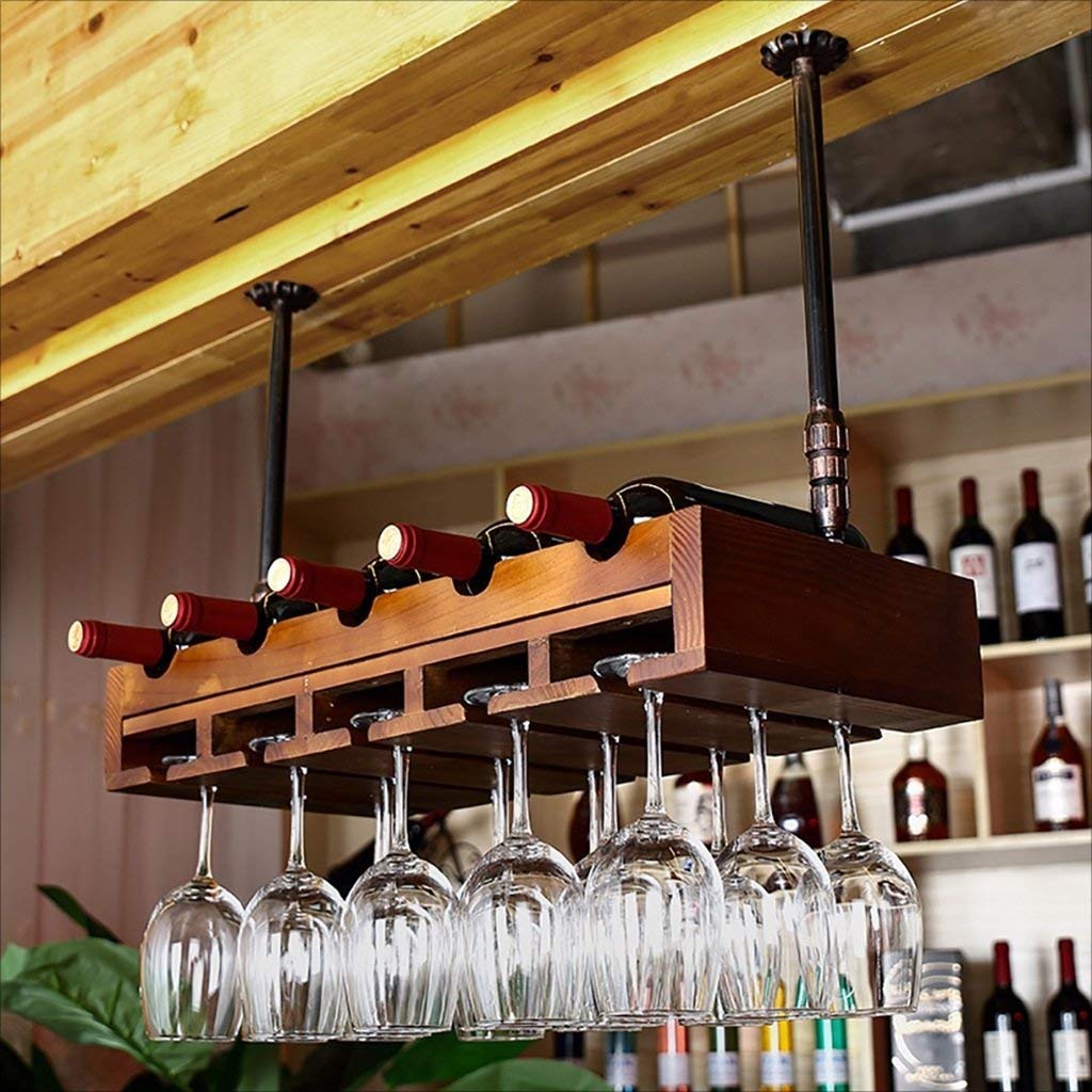 Casiers à vin en bois massif suspendus pour optimiser l'espace bar et restaurant