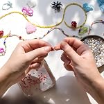 Uxcell 1000 Pcs perles de graines de verre mélangé, 1-4mm Perles en verre, Mini Perle d'espacement de graine de verre pour DIY Boucles d'oreilles, Colliers, Bracelets, Bijoux, Vert