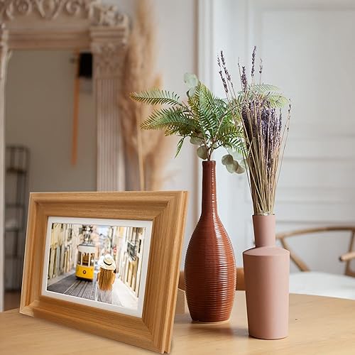 Vista 16 de GraduationMall Marcos de fotos de madera de 4 x 6, vidrio real, marcos de fotos para pared o mesa, juego de 2 Roble