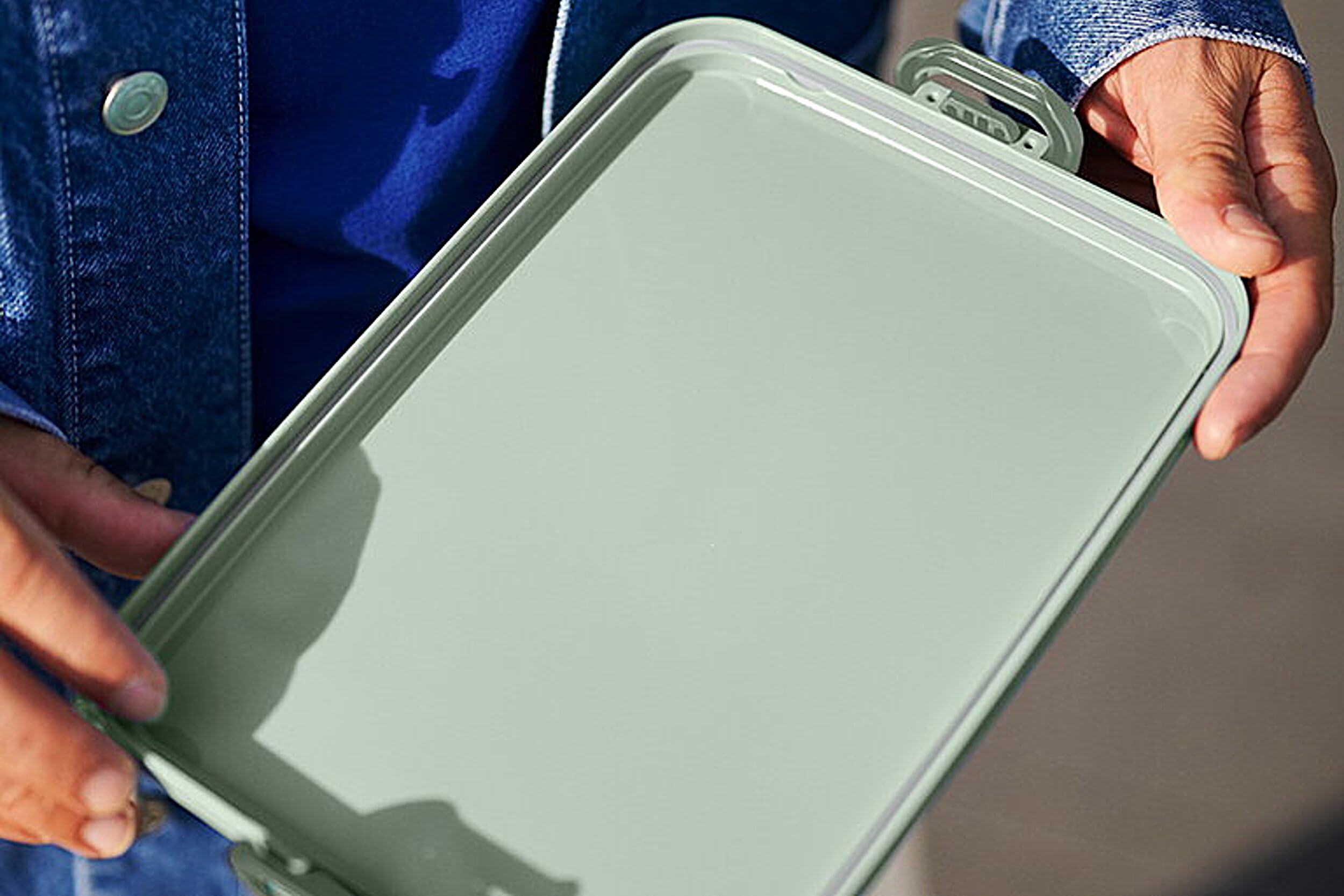 Mepal - Lunchbox Take A Break flach - Ideale Brotdose für Laptoptasche oder Rucksack - Flach geformte Essensbox für 2 Sandwiches oder 4 Scheiben Brot - 800 ml - Vivid Blue