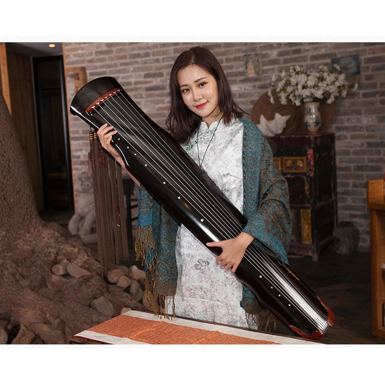 中国唐時代人物彫刻(楽器を演奏する仕女) 中国唐時代人物彫刻(楽器を演奏する仕女)