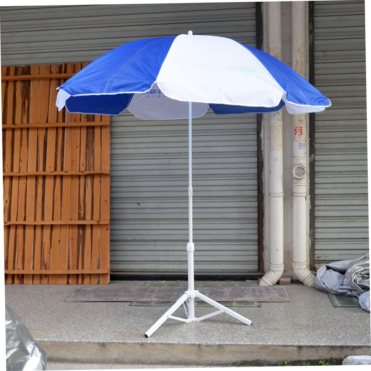 1PC Beach Umbrella Stand with Triangular Base Sturdy Fixing Bracket for Outdoor Use Prevents Umbrella from Blowing Away Lightweight and Easy to Install for Beach and Patio