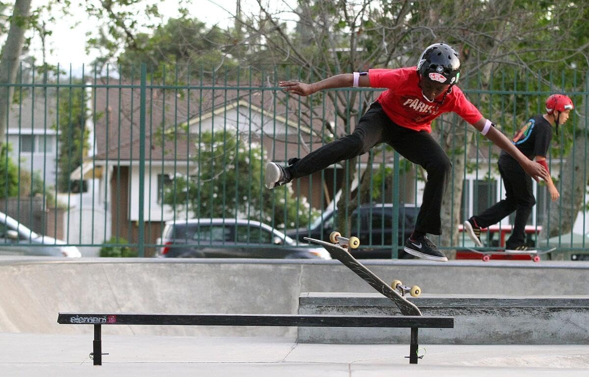 Skateboard professionnel pour adultes, garçons, enfants, adolescents, débutant, grand 78 x 20 cm 7 couches bois d'érable canadien planche double kick conseil concave trick Skateboard Coloré