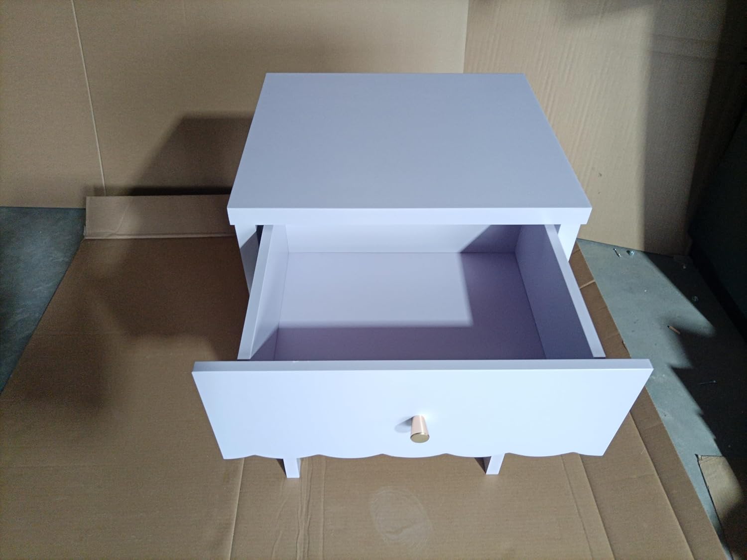 Modern Nightstand with Drawer and Open Shelf,Scalloped Edge Bedside Table for Bedroom, Cute Minimalist Side Table for Kids Room or Girls' Room