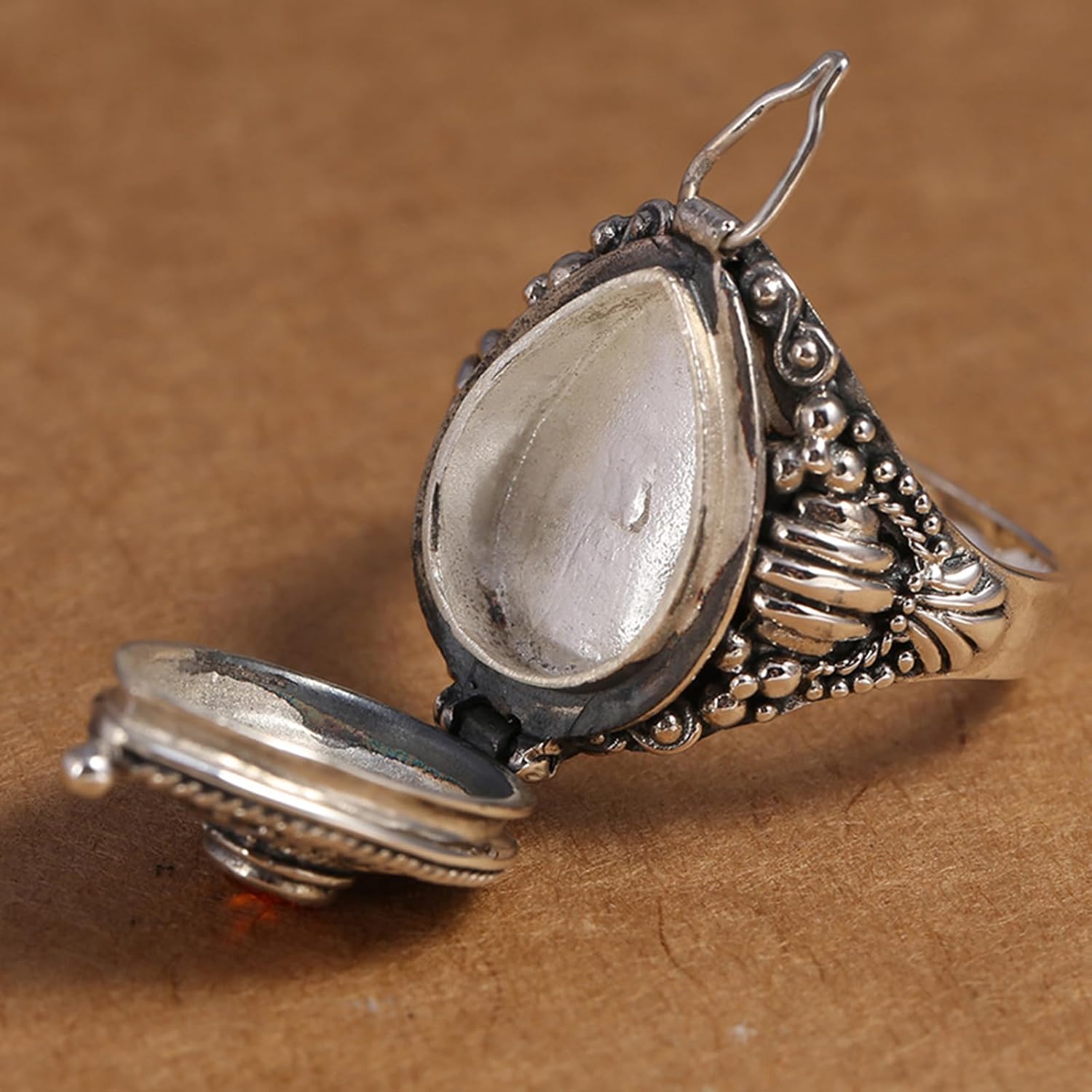 Alloy Gawu Box Rings with Secret Compartment for Jewelry Adjustable Size Openable Rings Ethnic Accessory for Parties image 5