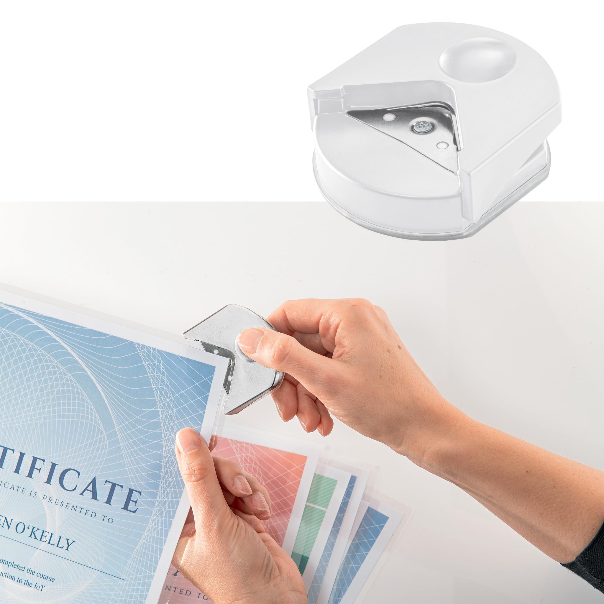 GBC Inspire+ 4-in-1 Set mit A4-Laminiergerät, Papierschneider und Eckenrunder, inkl. extra großes Starterkit mit 30 Laminierfolien, Für 75 bis 125 mic Laminierfolien, Schwarz (4410034 + 3740489)
