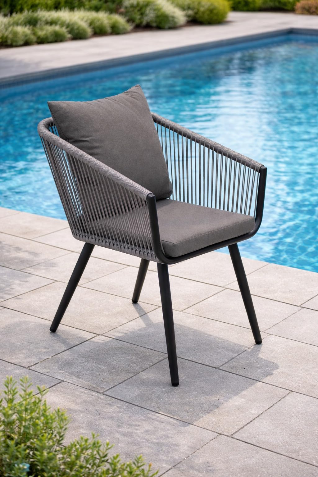 DEGAMO Gartenstuhl Riva, Aluminium wetterfest anthrazit + Rope grau, mit Kissen grau, modern, Outdoor, 2 STCK.