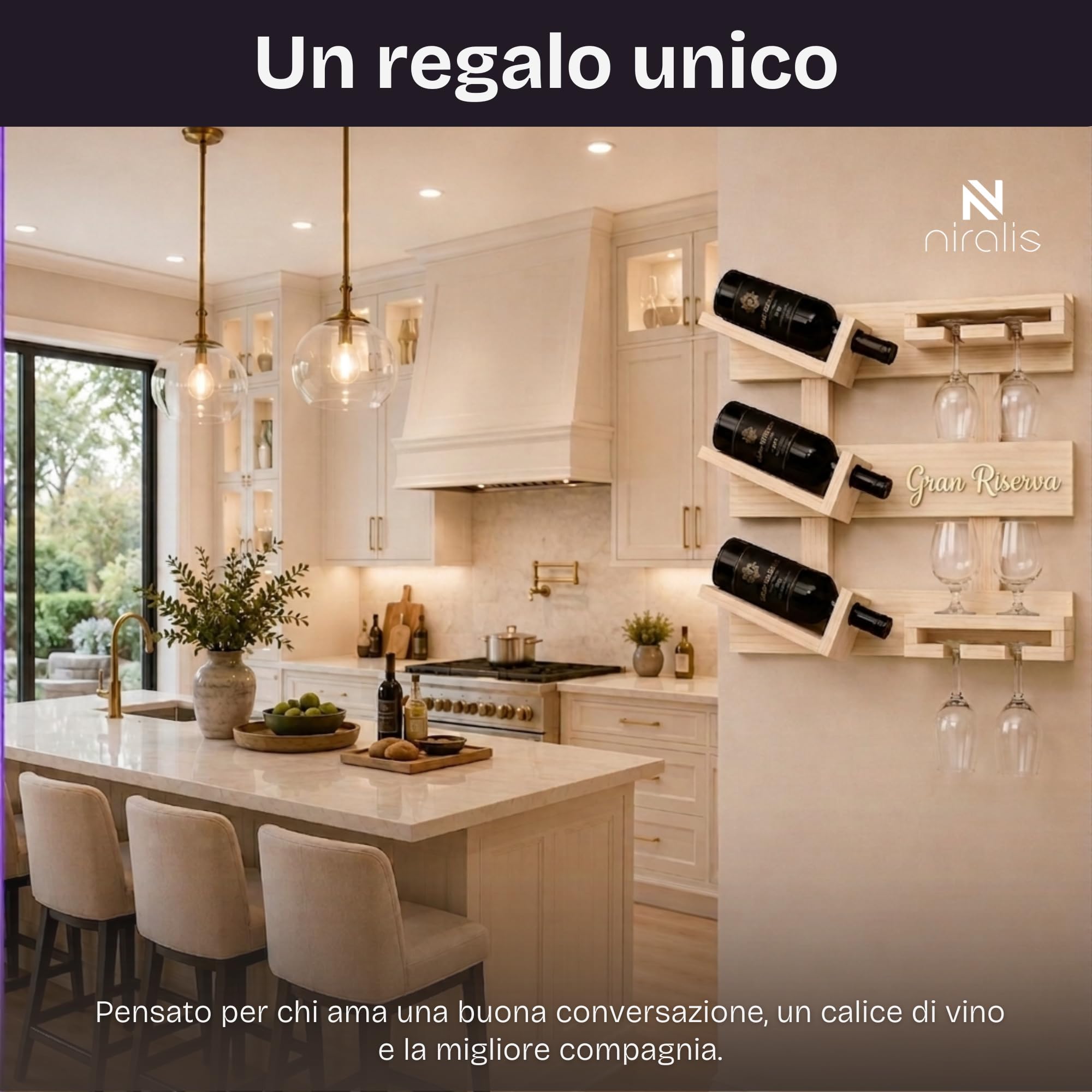 Portabottiglie da Parete in Legno - NIRALIS - Scaffale porta 3 bottiglie e 6 calici personalizzabile con lettere in rilievo, mobile bar soggiorno già montato - 60 x 50 cm (Legno naturale)