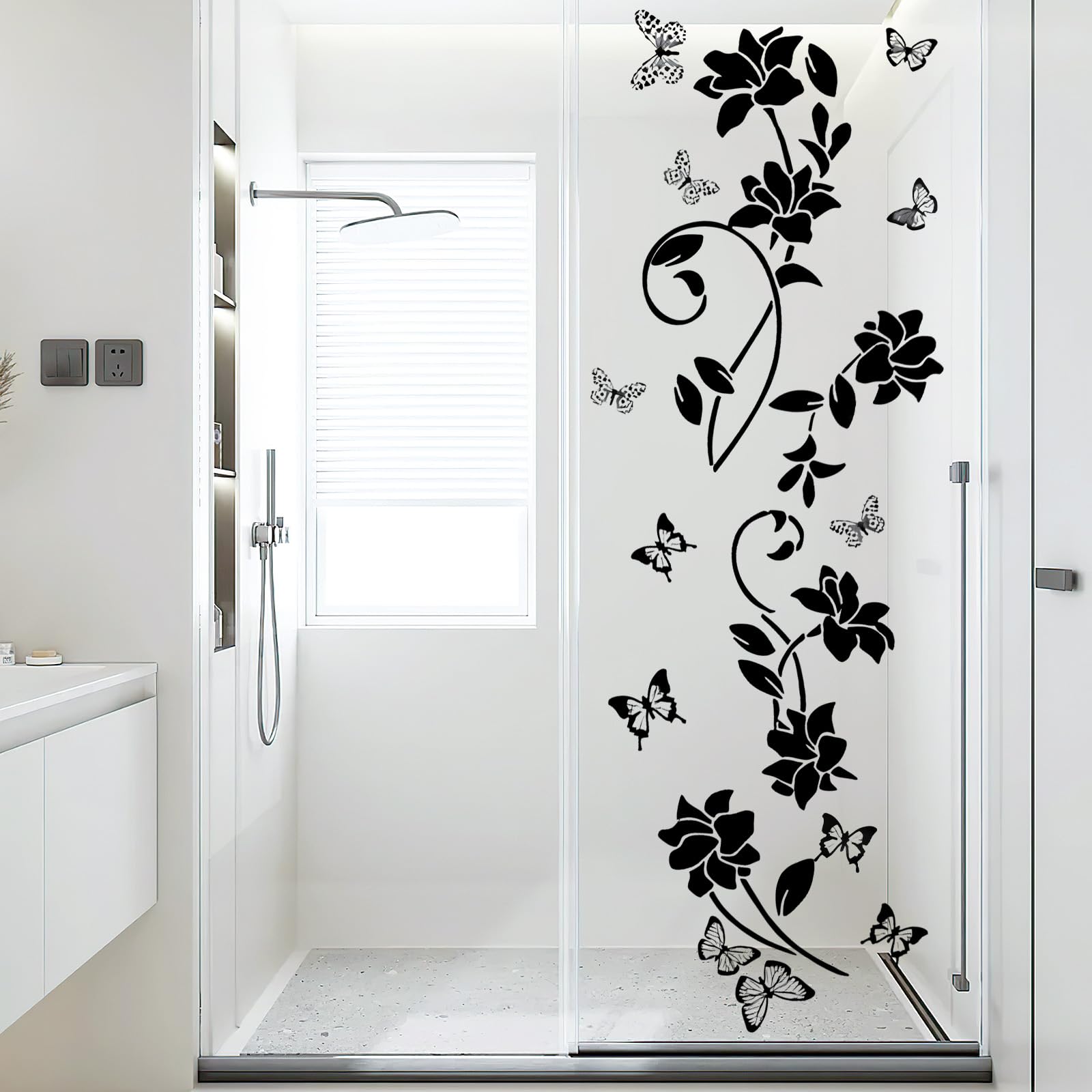 Vinilos de flores negras para cubrir imperfecciones en mamparas de baño