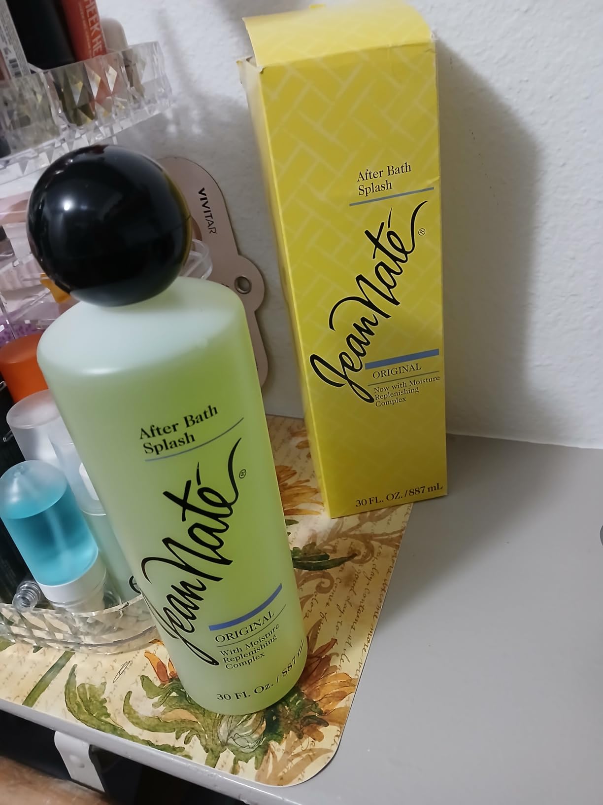 REVLON Jean Nate After Bath Splash, Original Bath Body Mist Infused with Vitamin E and Aloe Vera, Softens & Smoothes Skin, Citrus Scent, 30 Fl Oz
